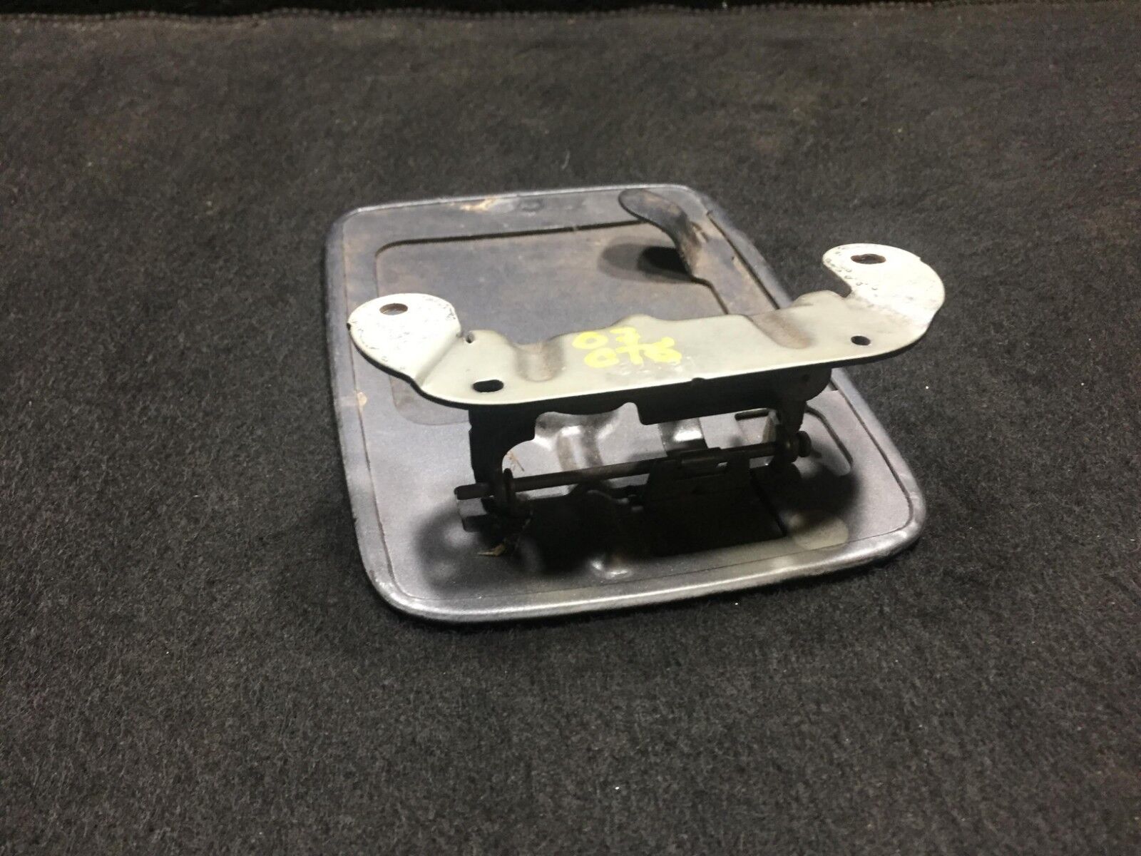 2003-2007 Cadillac CTS Fuel Tank Door Lid Replacement - OEM D25 Compatible - Perfect for Gas Cap Cover Repair & Car Maintenance
