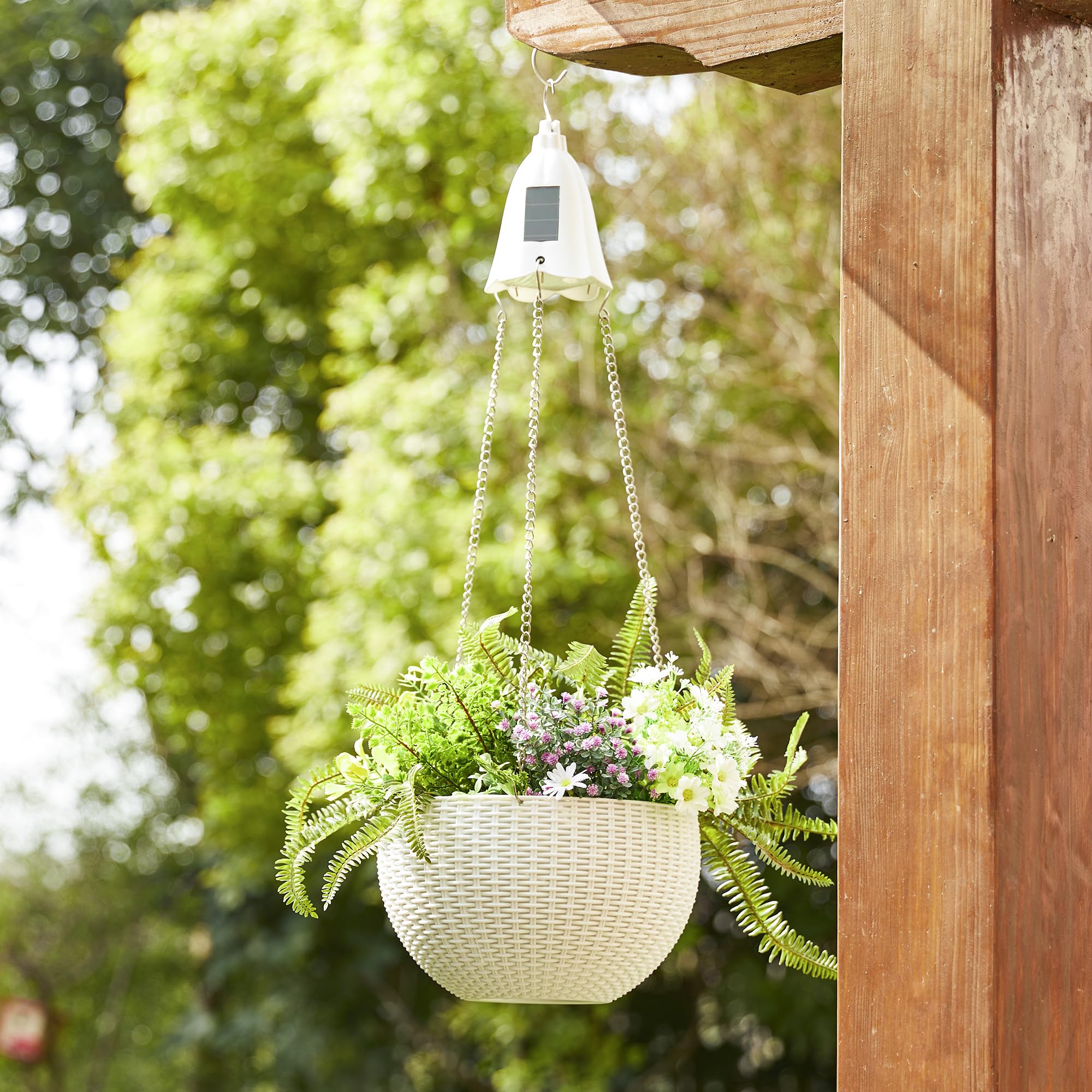 Glitzhome 30 Inch White Plastic Hanging Planter with Solar Lights - Outdoor Indoor Plant Hanger with Chain for Patio, Garden, Balcony & Home Decor