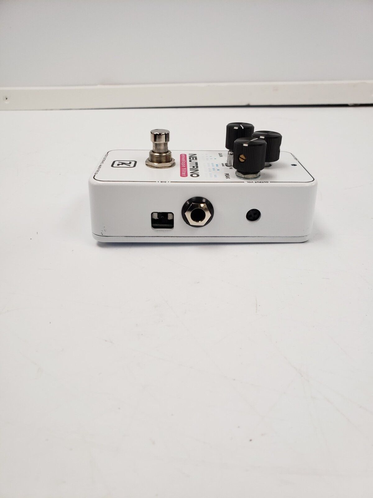 Keeley Neutrino Guitar Pedal - Vintage-Inspired Analog Chorus & Vibrato Effects Pedal for Electric Guitar - Perfect for Studio Recording & Live Performances