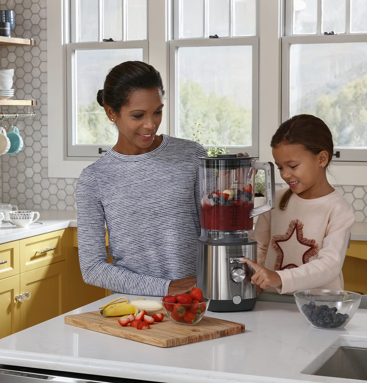 GE 5-Speed Blender with Pulse Function - 1000W High-Power Kitchen Blender for Smoothies, Shakes & Food Prep - 64oz BPA-Free Tritan Jar (7-9 Servings) - Stainless Steel Blades & Housing - Perfect for Home Kitchen, Healthy Drinks & Meal Preparation