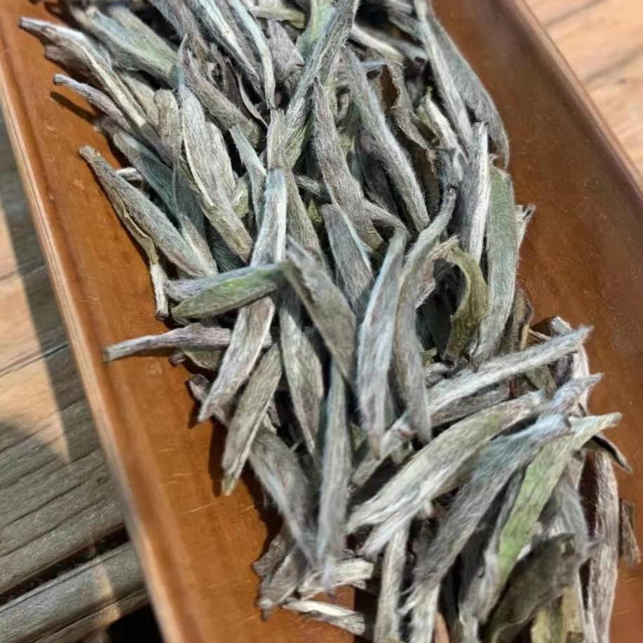 Premium Silver Needle White Tea (Bai Hao Yin Zhen) - 1812 Loose Leaf White Tea in Tin Can, Organic & Fresh - Perfect for Relaxation, Gifts & Tea Ceremonies
