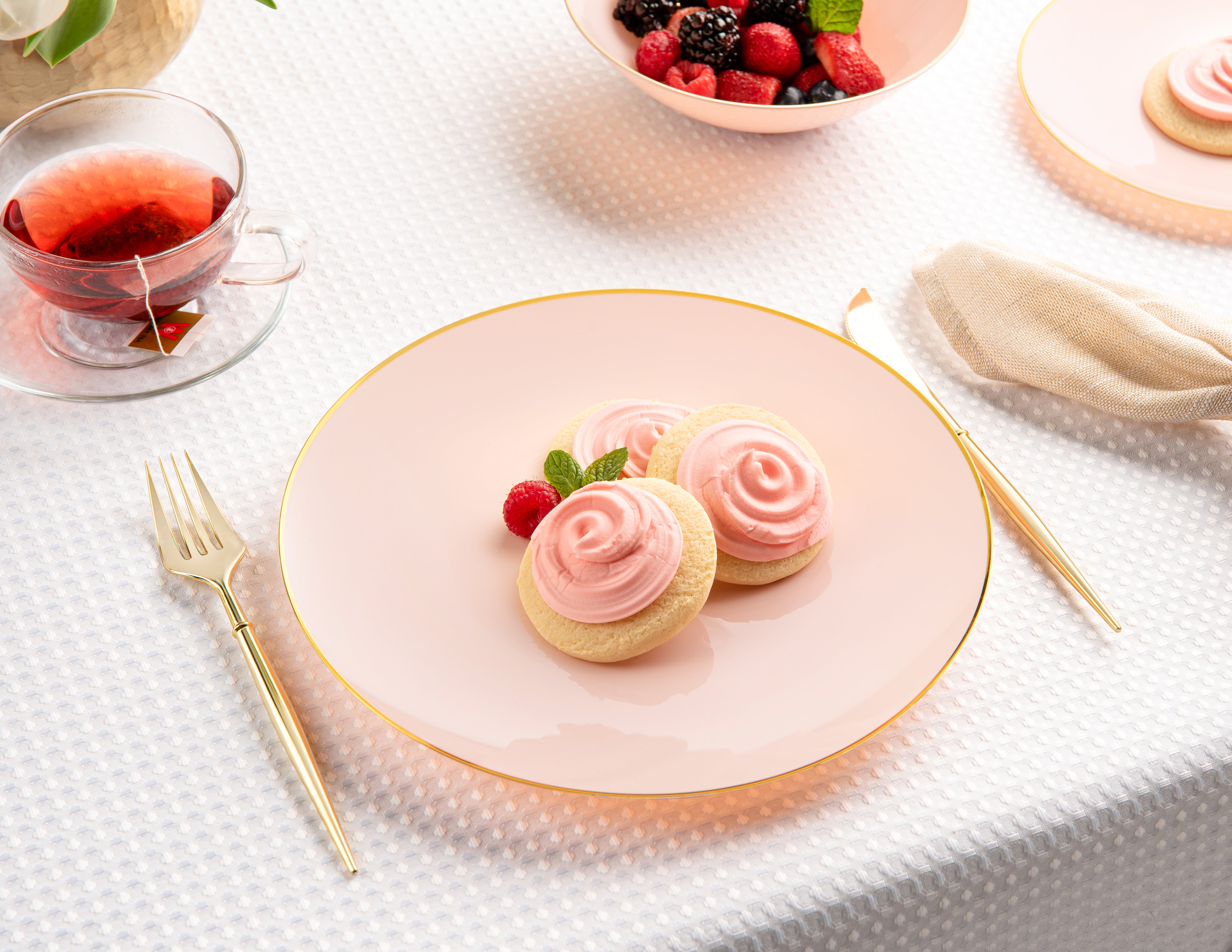 32-Piece Pink & Gold Round Plastic Dinnerware Set - 16 Place Settings - BPA-Free Eco-Friendly Disposable Plates, Cups, Forks & Spoons - Perfect for Birthday Parties, Baby Showers & Outdoor Events