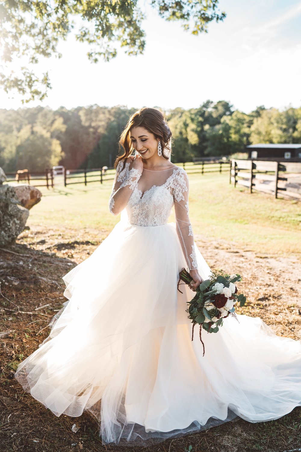 Hayley Paige Pippa 1652 Sample Wedding Gown - Elegant A-Line Bridal Dress for Prom, Formal Events & Special Occasions