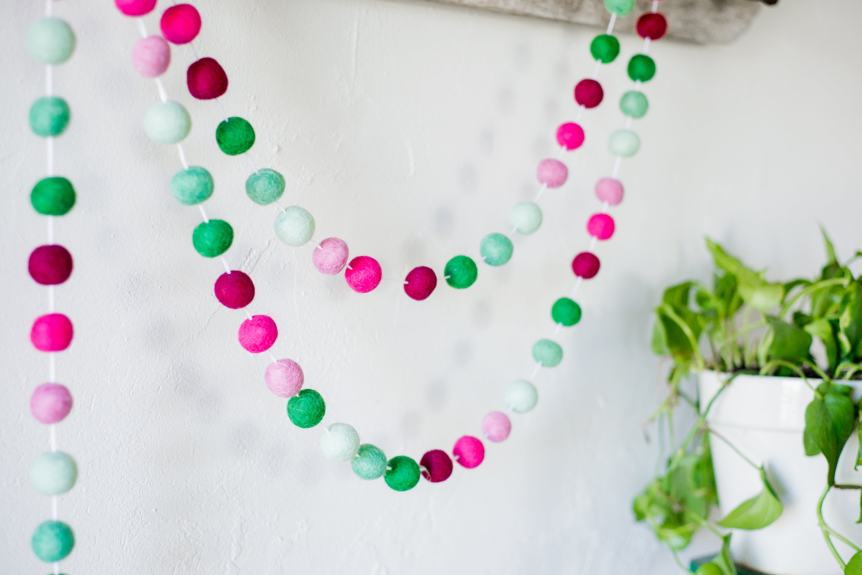 Emerald to Raspberry Gradient Garland - Elegant Ombre Party Decor for Weddings, Baby Showers & Home Decor