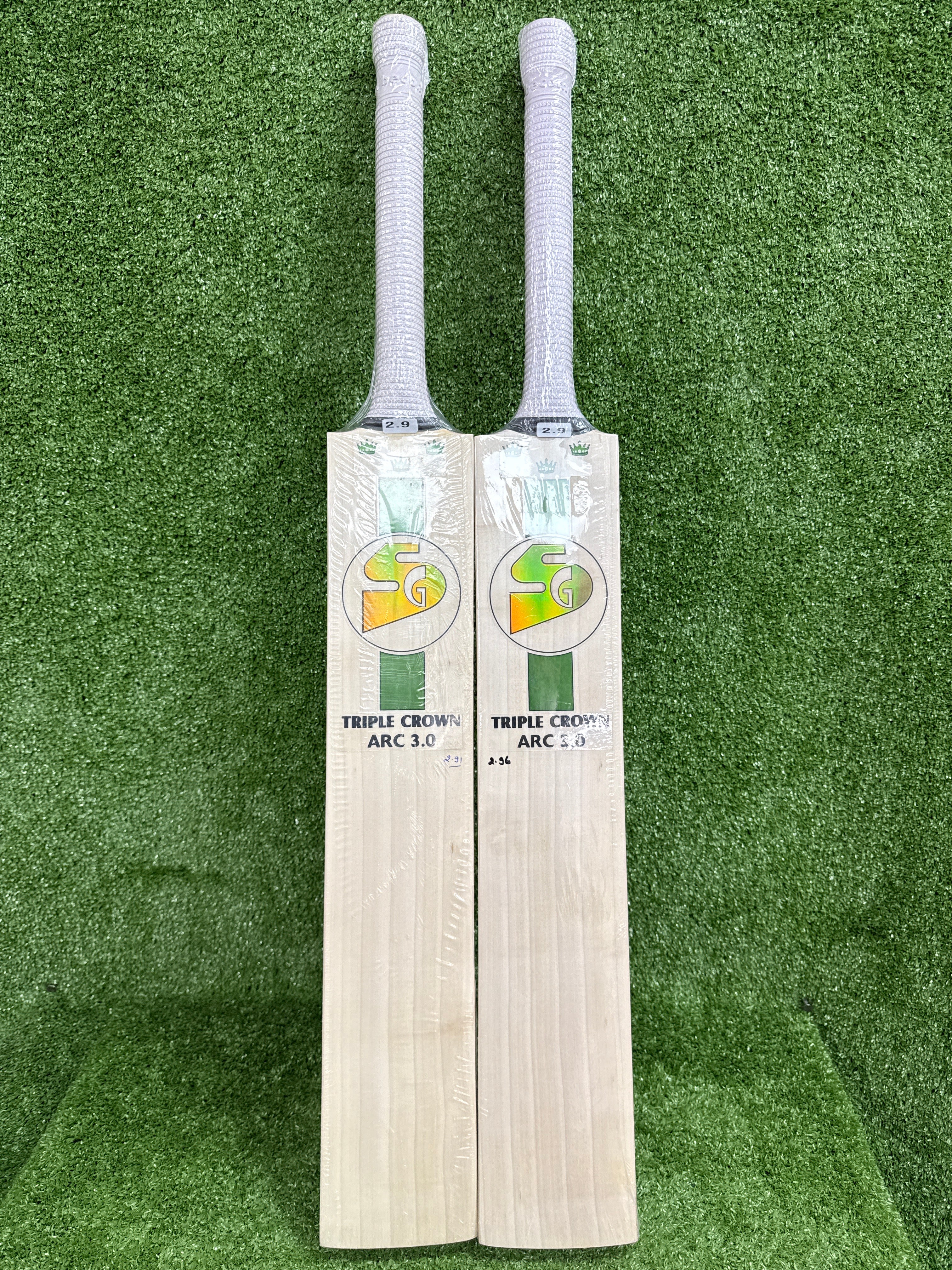 SG Triple Crown Arc 3.0 English Willow Cricket Bat - Premium Performance for Professional & Amateur Players - Perfect for Matches, Practice & Training Sessions
