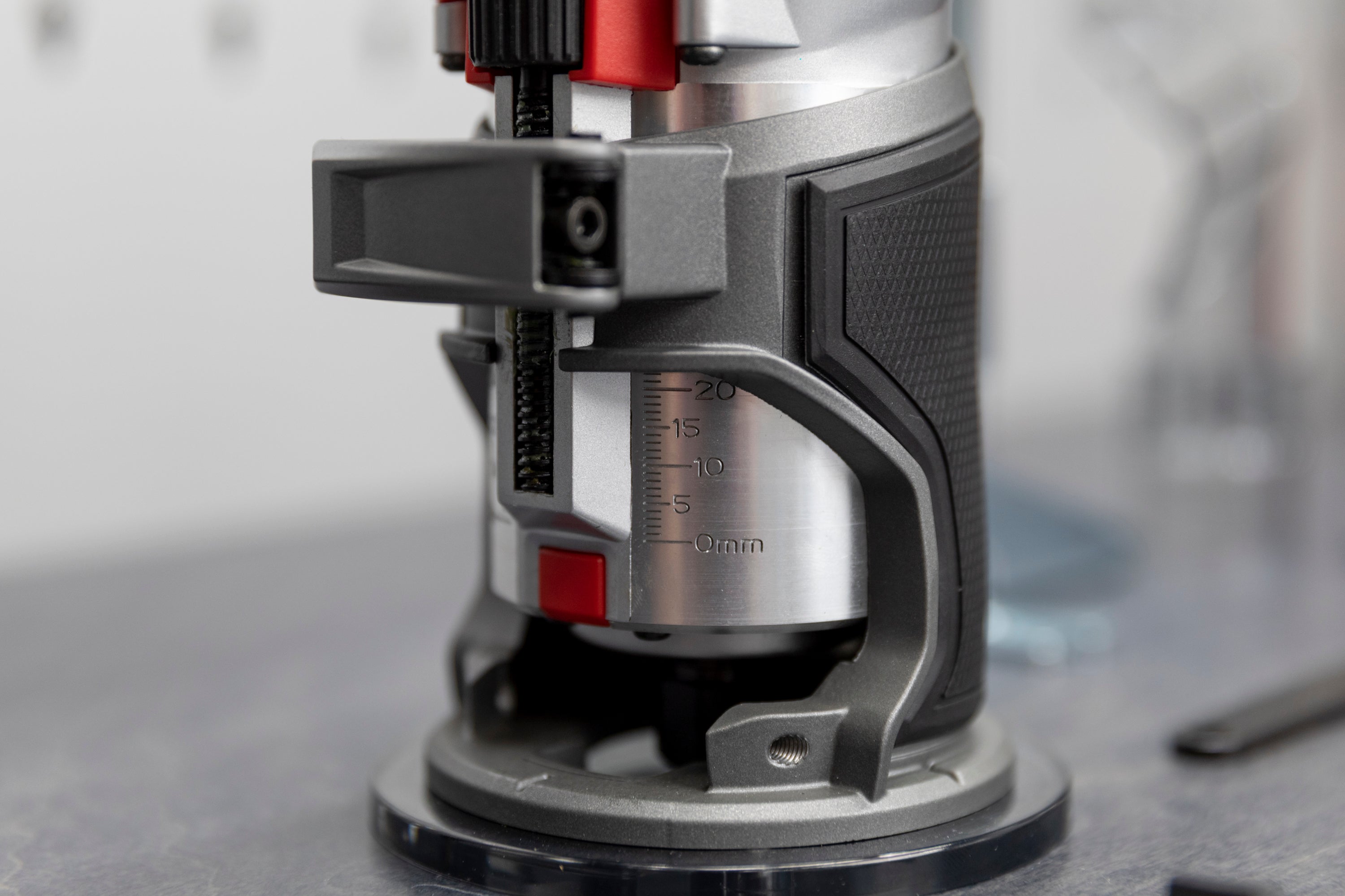 Milwaukee M18 FUEL Compact Router - Powerful Cordless Woodworking Tool for DIY & Professional Projects - Perfect for Trimming, Edging & Carving Wood