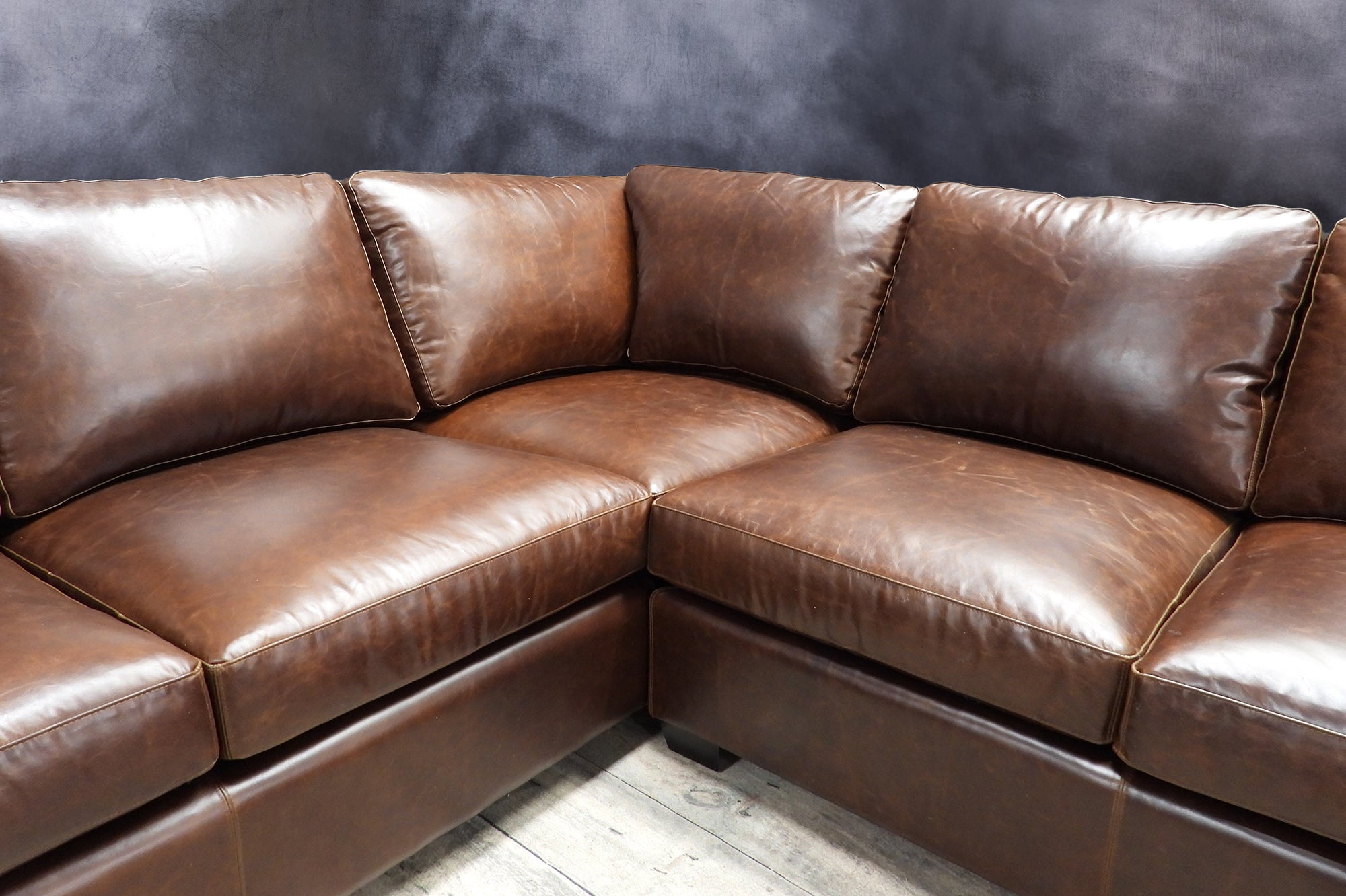 Winchester Grand Genuine Leather Sectional Sofa - Luxurious Living Room Furniture for Home Theater & Family Gatherings