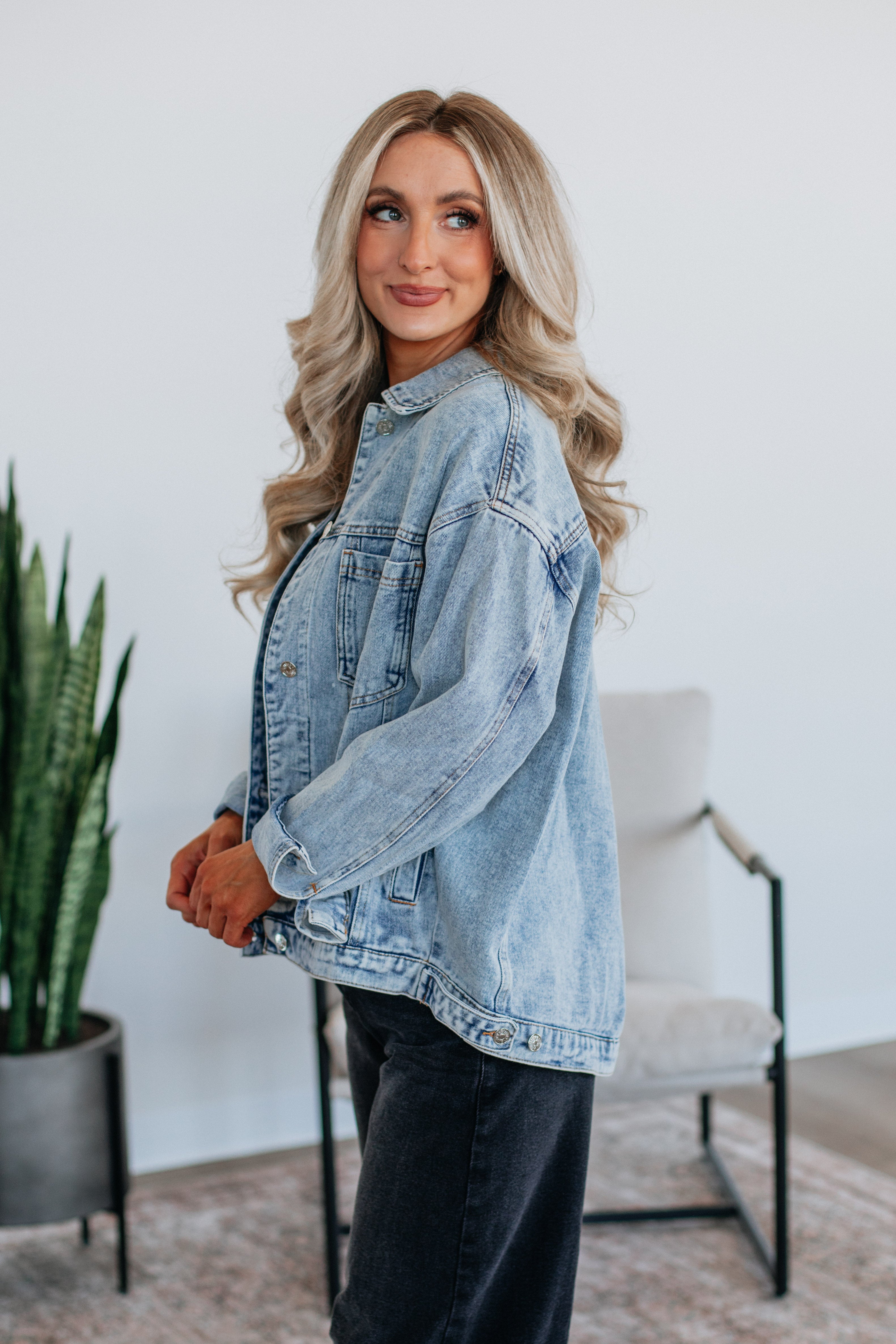 Jessi Denim Jacket Women's Light Wash Distressed Vintage Style - Perfect for Casual Outfits, Streetwear & Spring Layering
