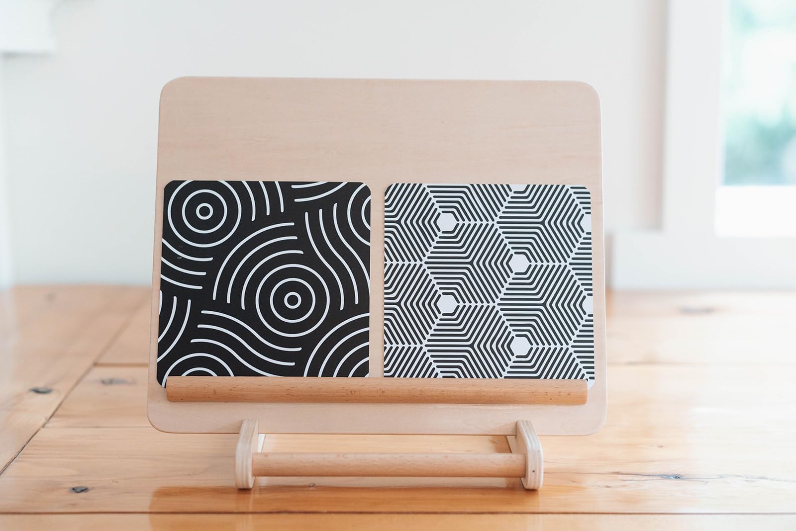 Montessori Tummy Time Set - Baby Mirror with High Contrast Cards & Wooden Stand | Early Learning Toys for Newborns & Infants | Perfect for Sensory Development & Playtime Activities