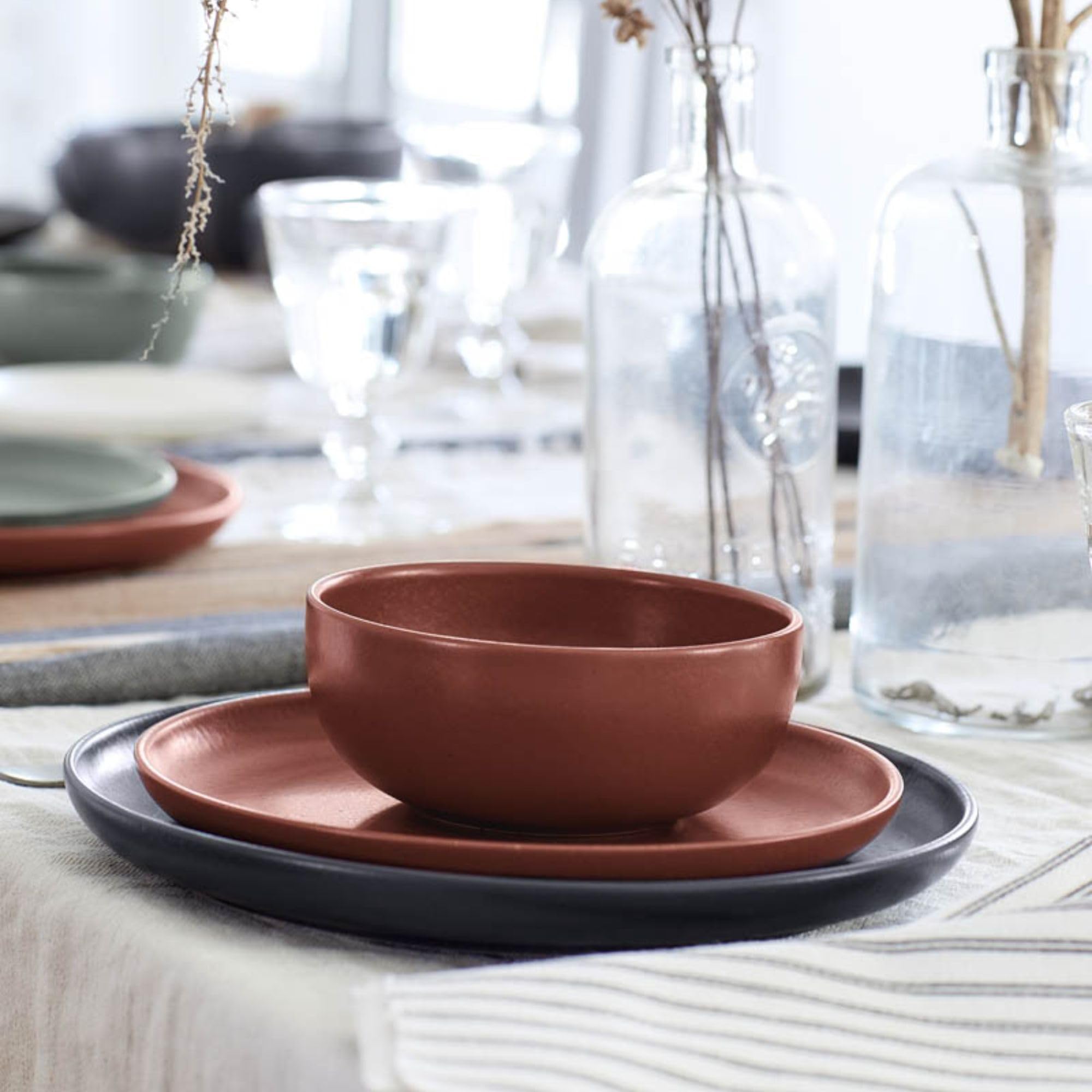 Casafina 18-Piece Ceramic Dinnerware Set for 6 - Microwave & Dishwasher Safe Stoneware Plates, Bowls & Mugs | Restaurant Quality Tableware for Everyday Use, Family Dinners & Entertaining Guests | Pacifica Collection in Cayenne Red