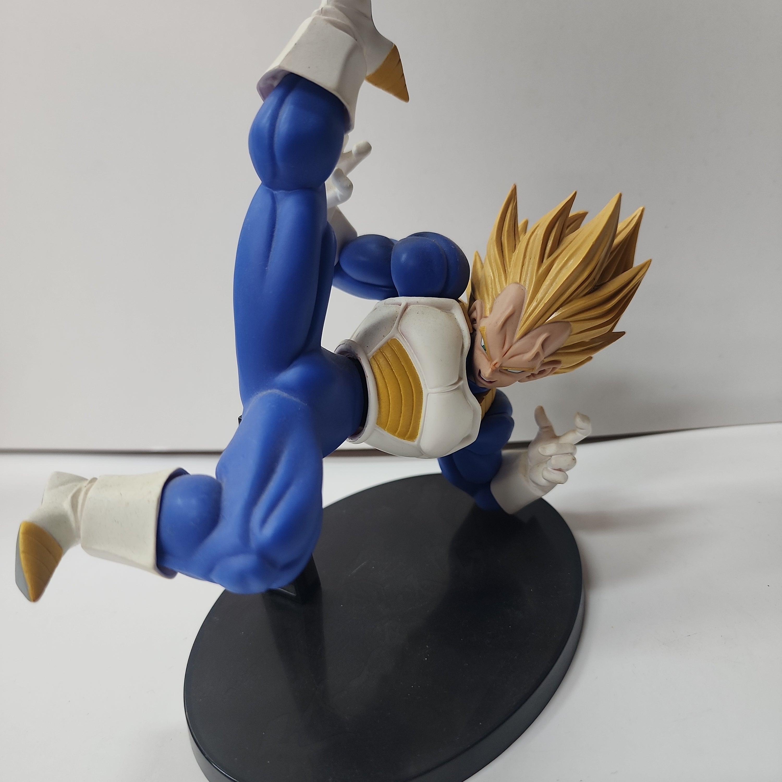 Bandai Dragon Ball Z Big Tenkaichi Super Saiyan Vegeta Action Figure (LS) - Perfect for Collectors, Display, and Anime Fans