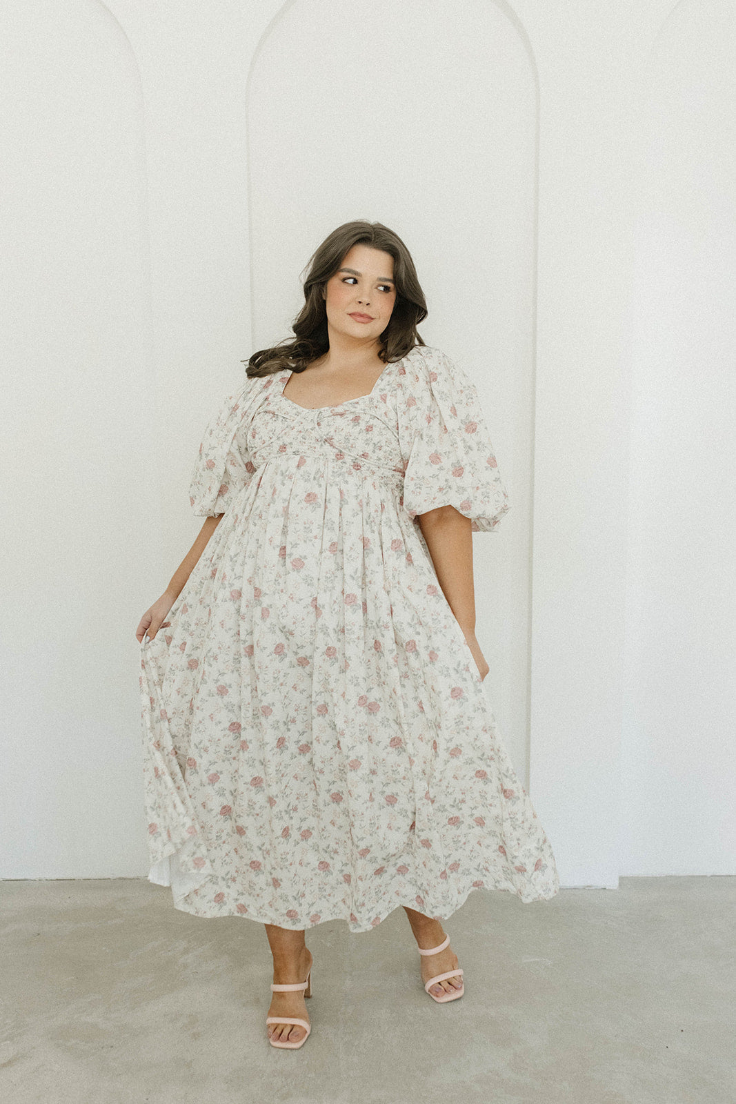 Harlow Maxi Dress in Off White Floral - Bump Friendly Maternity Dress & Inclusive Sizing (S-3XL) | Perfect for Pregnancy, Beach Vacations & Summer Weddings