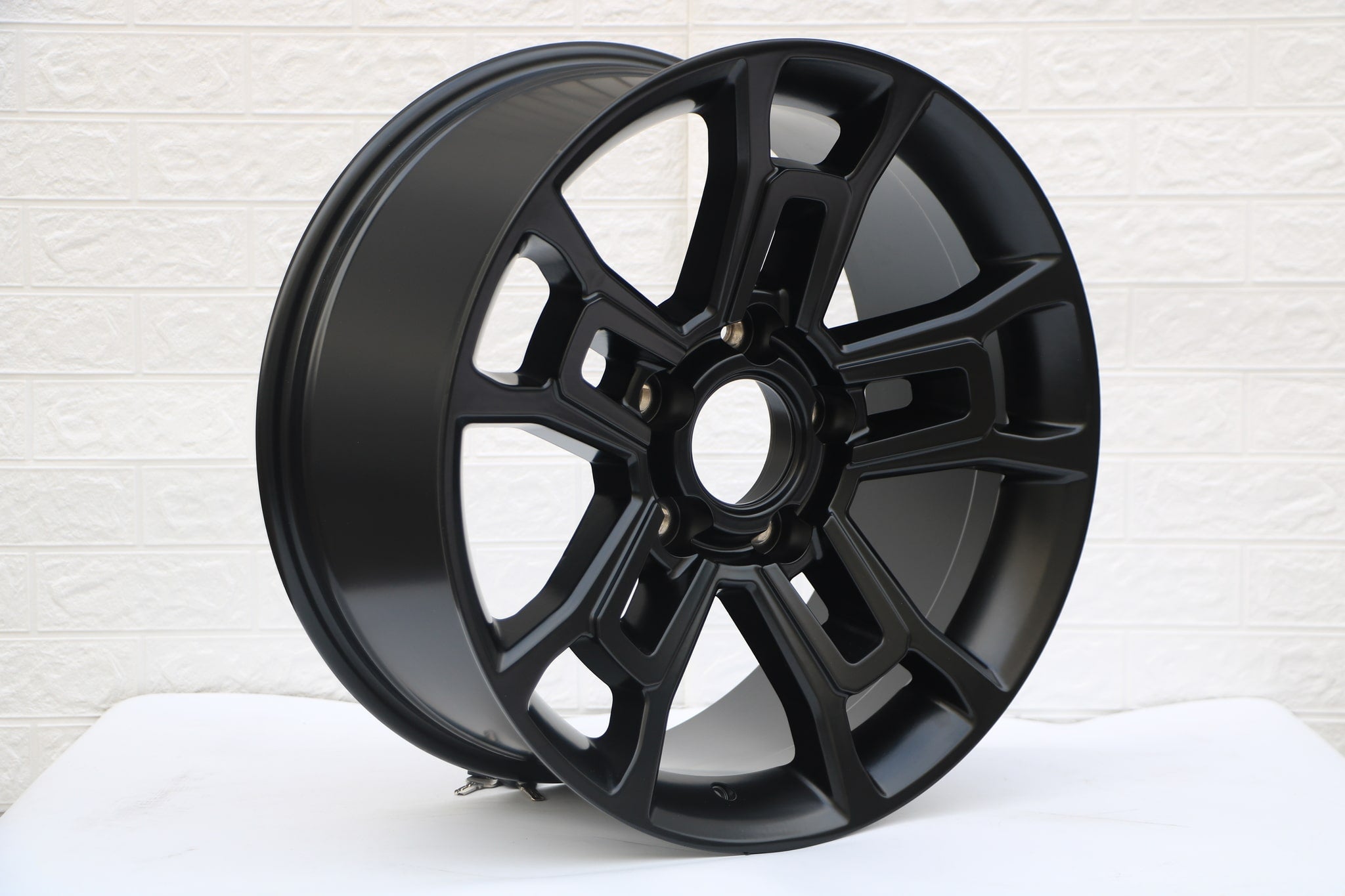 18-Inch Black Pro Style Alloy Wheels for Toyota Land Cruiser, Tundra & Sequoia - Durable Off-Road Rims for Adventure & Urban Driving