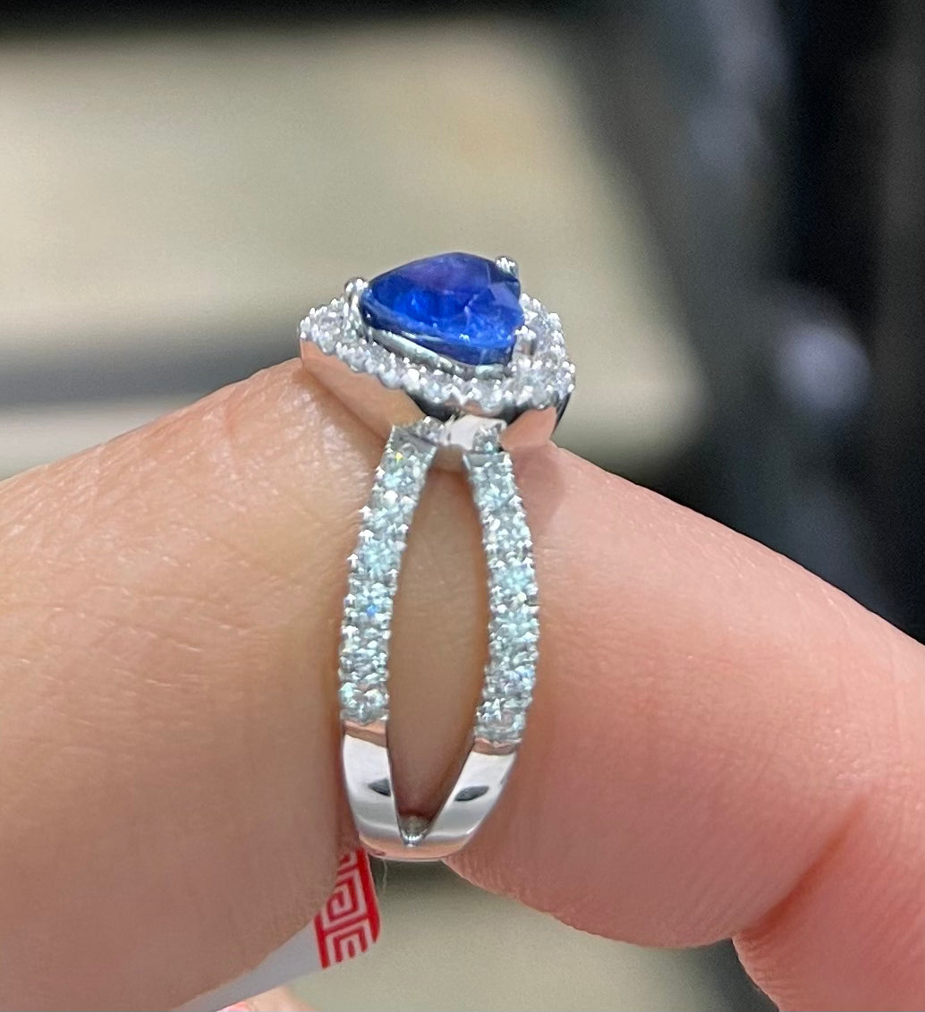 Exquisite Heart Shaped Sapphire & Diamond Halo Engagement Ring - Perfect for Valentine's Day, Anniversary & Romantic Proposals
