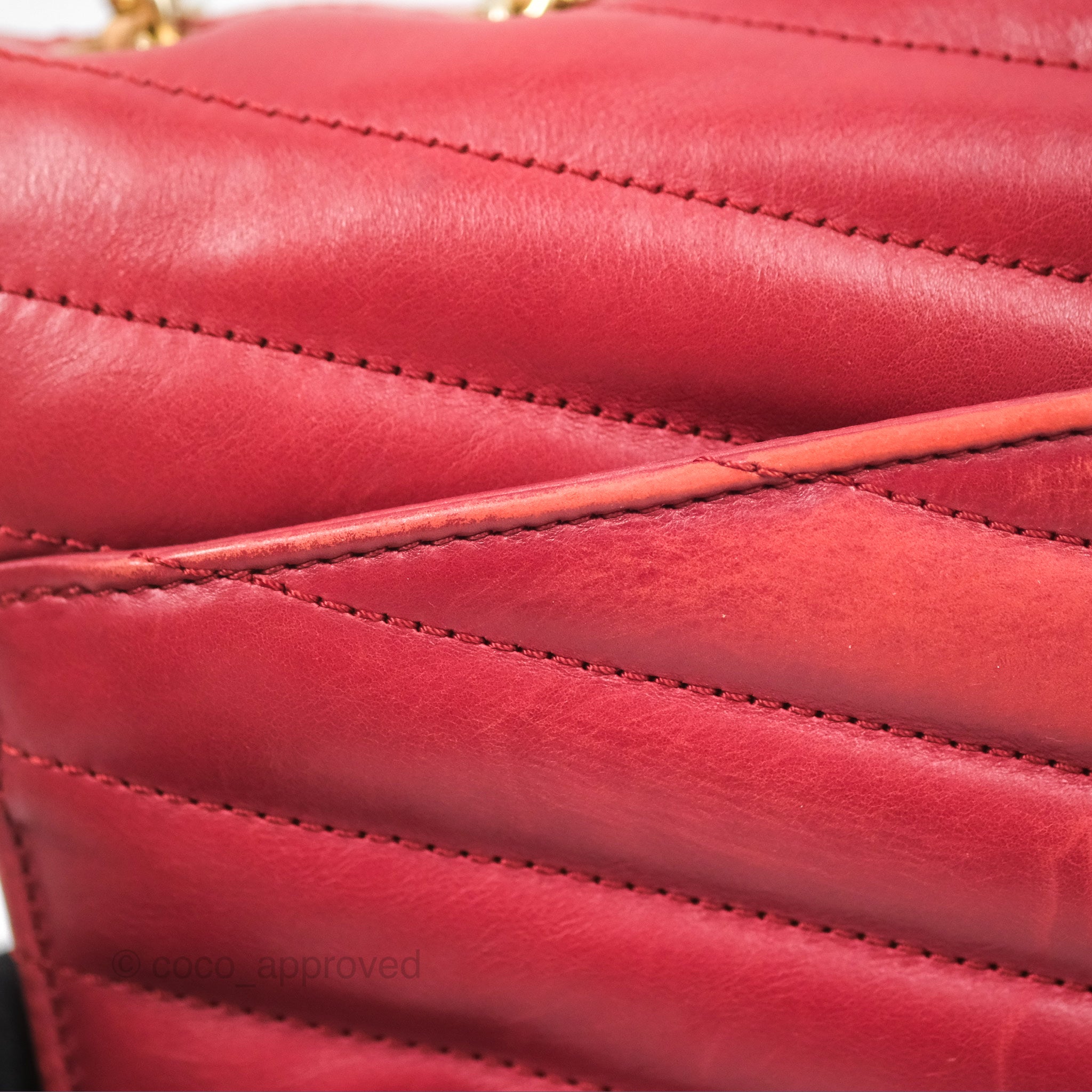 Chanel Chevron Shoulder Bag in Red Calfskin Leather with Aged Gold Hardware - Luxury Crossbody Purse for Women, Perfect for Parties, Date Nights & Special Occasions