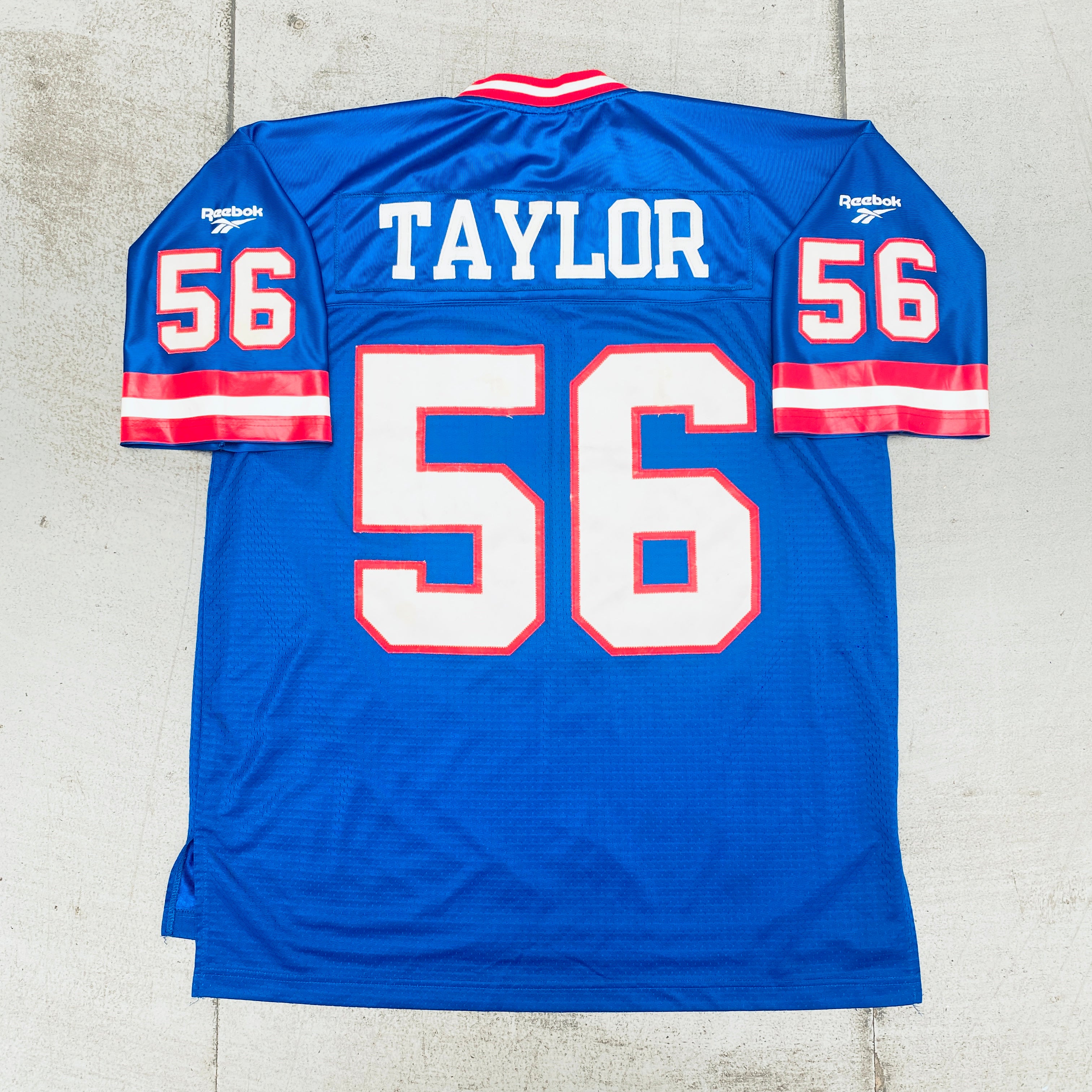 Authentic New York Giants Lawrence Taylor 1986 Throwback Stitched Jersey (XL) - Perfect for NFL Games, Tailgating & Fan Collections