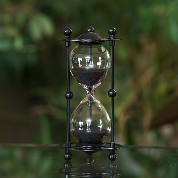 15 Minute Domed Metal Sand Timer - Hourglass for Board Games, Classroom, Kitchen & Productivity - Vintage Style Decorative Timer for Kids & Adults