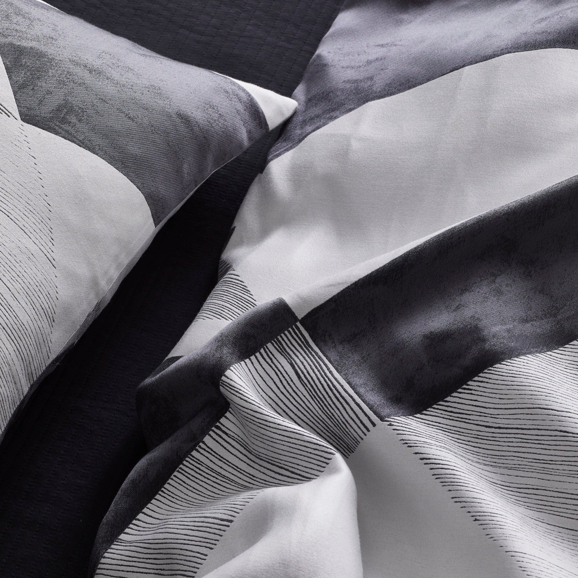 Clio Throw Blanket - Soft & Cozy Fleece Throw for Couch, Bed, and Sofa - Perfect for Lounging, Movie Nights, and Home Decor