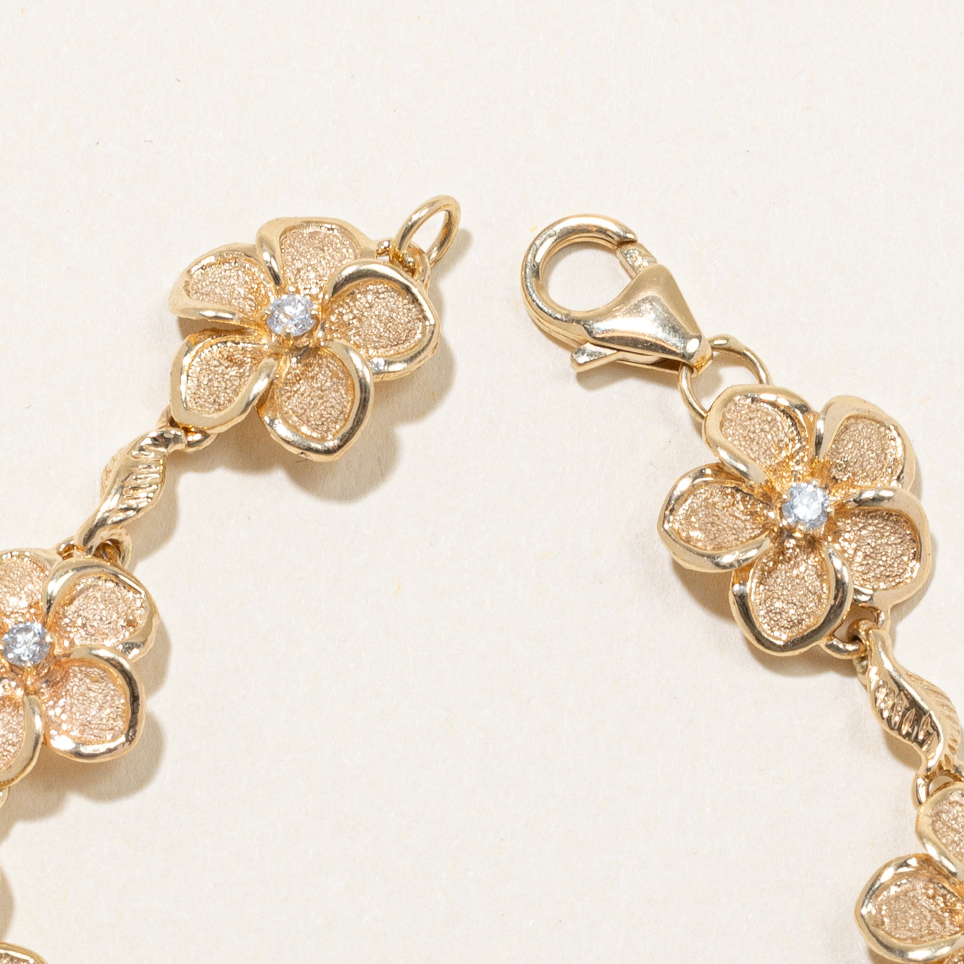 Diamond Flower Link Bracelet - 0.32 Carat Total Weight (0.32ctw) - 6.5 Inches - Elegant Jewelry for Women - Perfect for Weddings, Anniversaries & Special Occasions