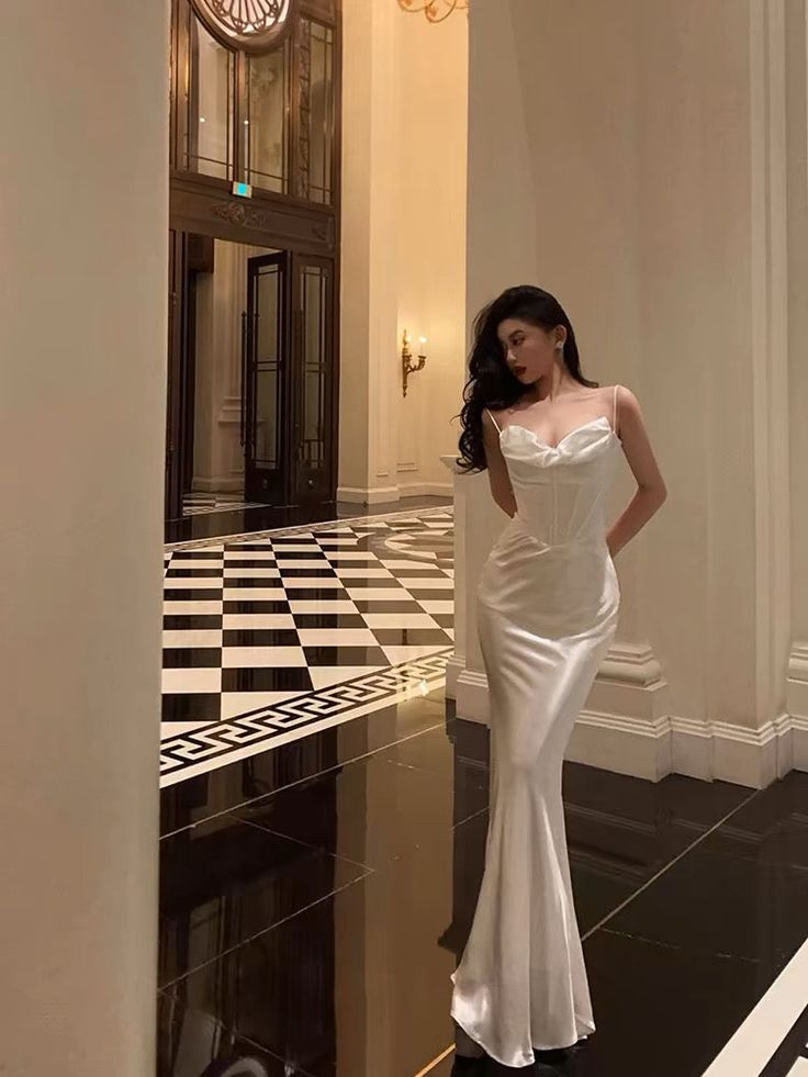 Elegant White Satin Mermaid Prom Dress with Spaghetti Straps - Perfect for Formal Dances, Graduations & Special Occasions