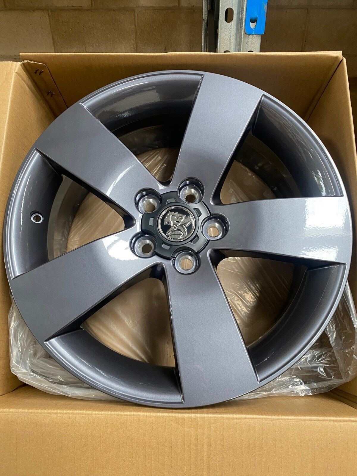 Genuine Holden VE S2 SS Thunder Z Series Alloy Wheel - Premium Performance Car Rims for Holden Commodore VE, Perfect for Street Racing & Car Upgrades