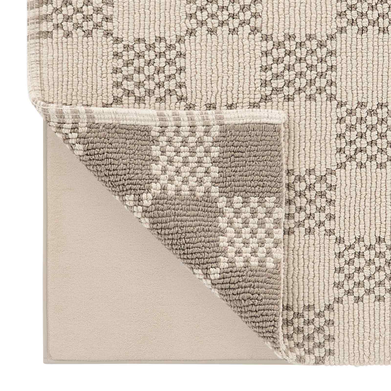 Soft Plush Bath Mat with Non-Slip Backing - Absorbent Quick-Dry Bathroom Rug for Shower & Tub - Perfect for Bathroom, Spa, and Home Decor (Checkered Pattern)