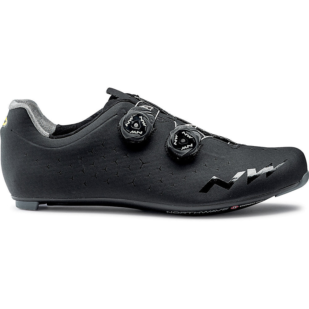 Northwave Revolution 2 Road Cycling Shoes 2020 - Black | Lightweight & Breathable for Men | Perfect for Road Racing & Long-Distance Biking