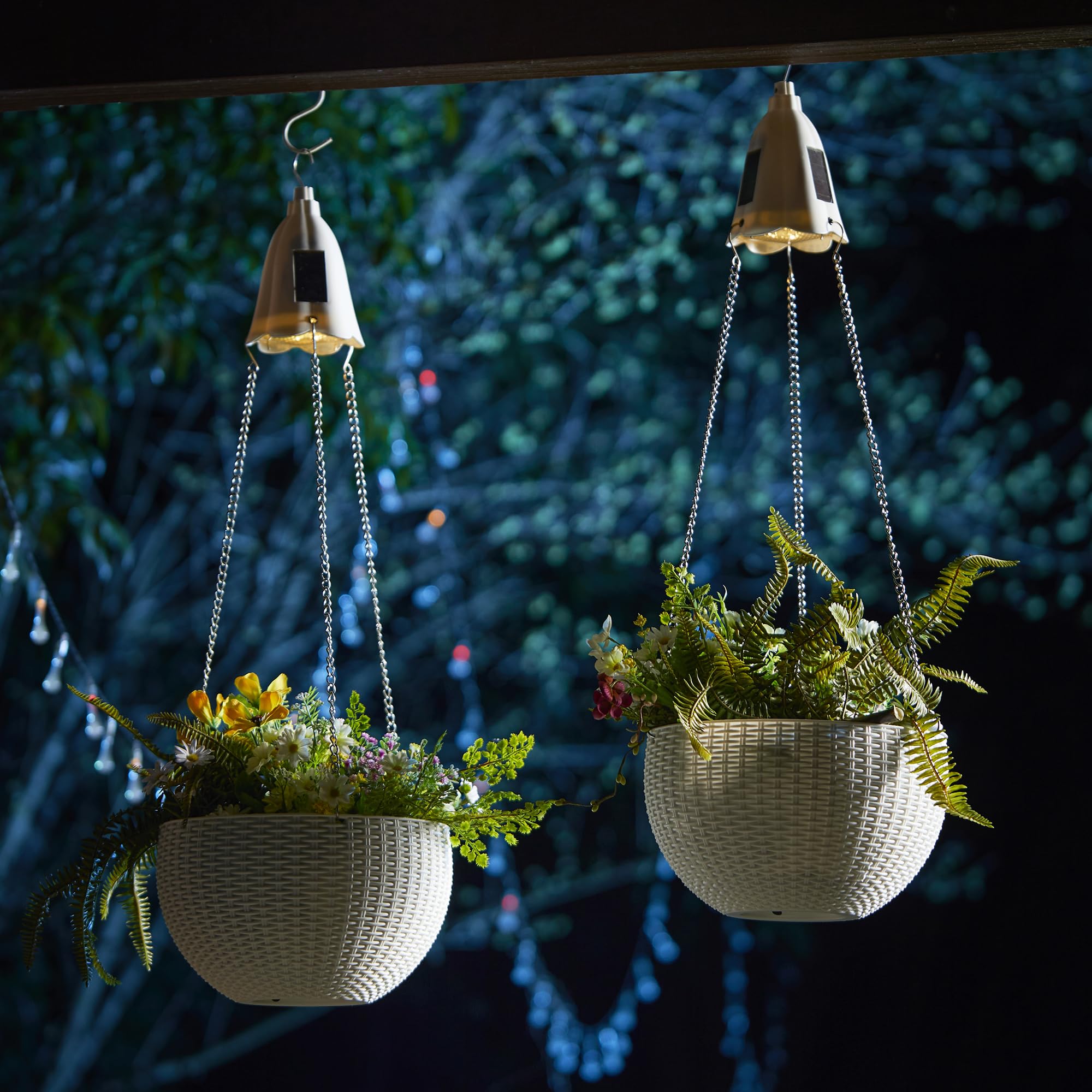 Glitzhome 30 Inch White Plastic Hanging Planter with Solar Lights - Outdoor Indoor Plant Hanger with Chain for Patio, Garden, Balcony & Home Decor