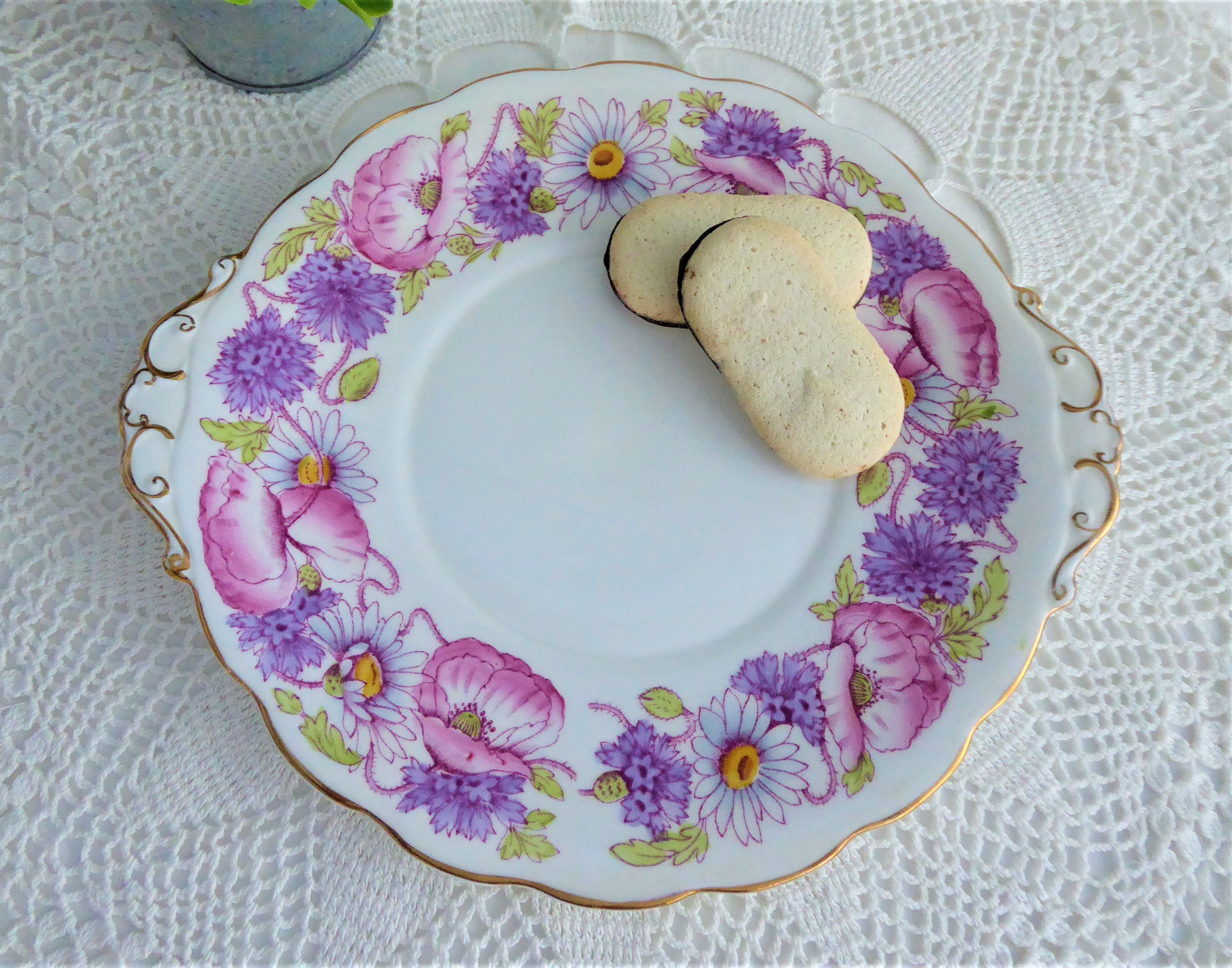 Vintage Roslyn England Ambleside Lugged Cake Serving Plate - Pink Lavender Floral Design with 1950s Poppies & Daisies | Perfect for Afternoon Tea, Bridal Showers & Vintage Tableware Collections