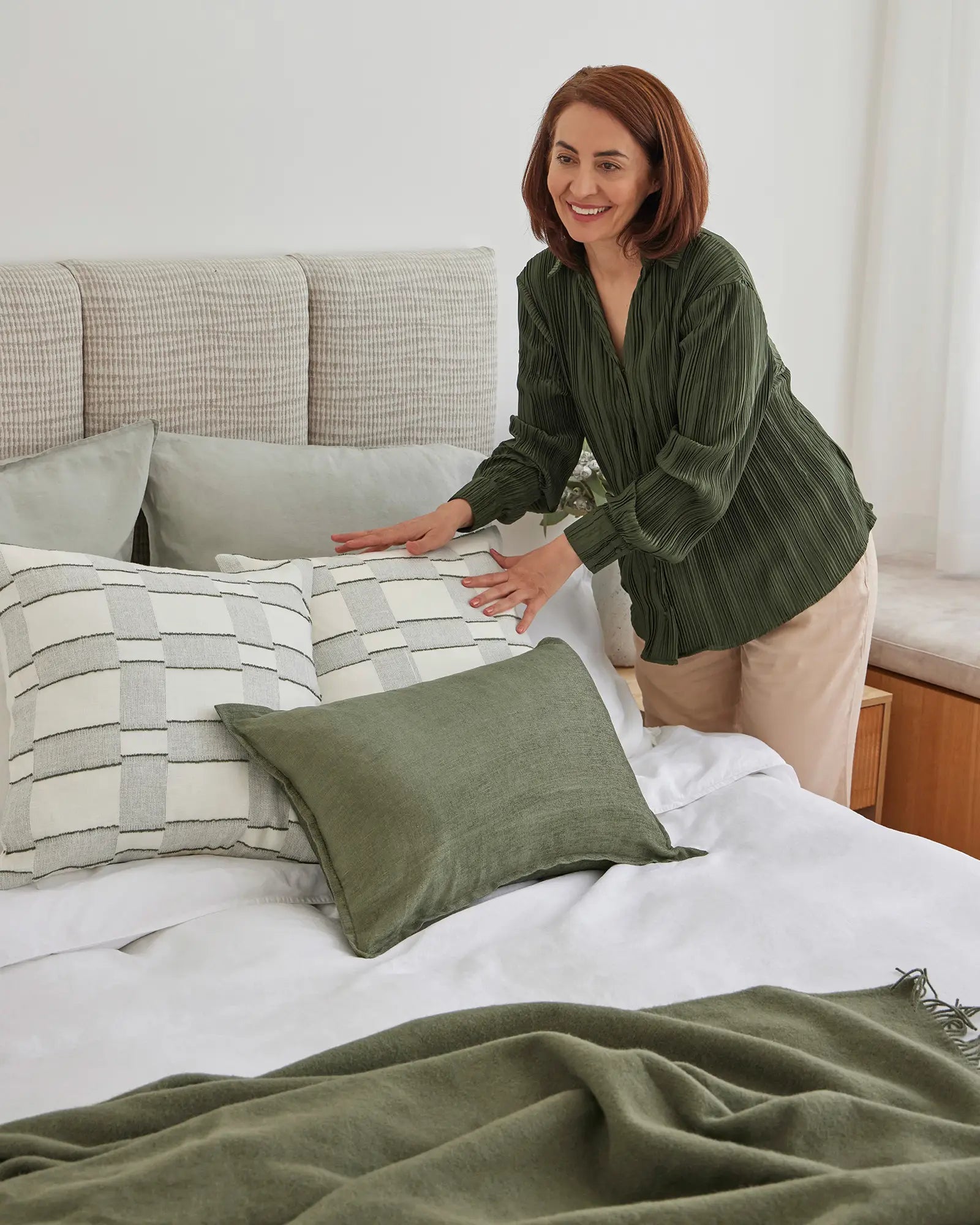 Premium Nevis Throw Blanket - Soft & Cozy Juniper Green Knit Throw for Sofa, Bed, or Couch - Perfect for Living Room, Bedroom, and Outdoor Use