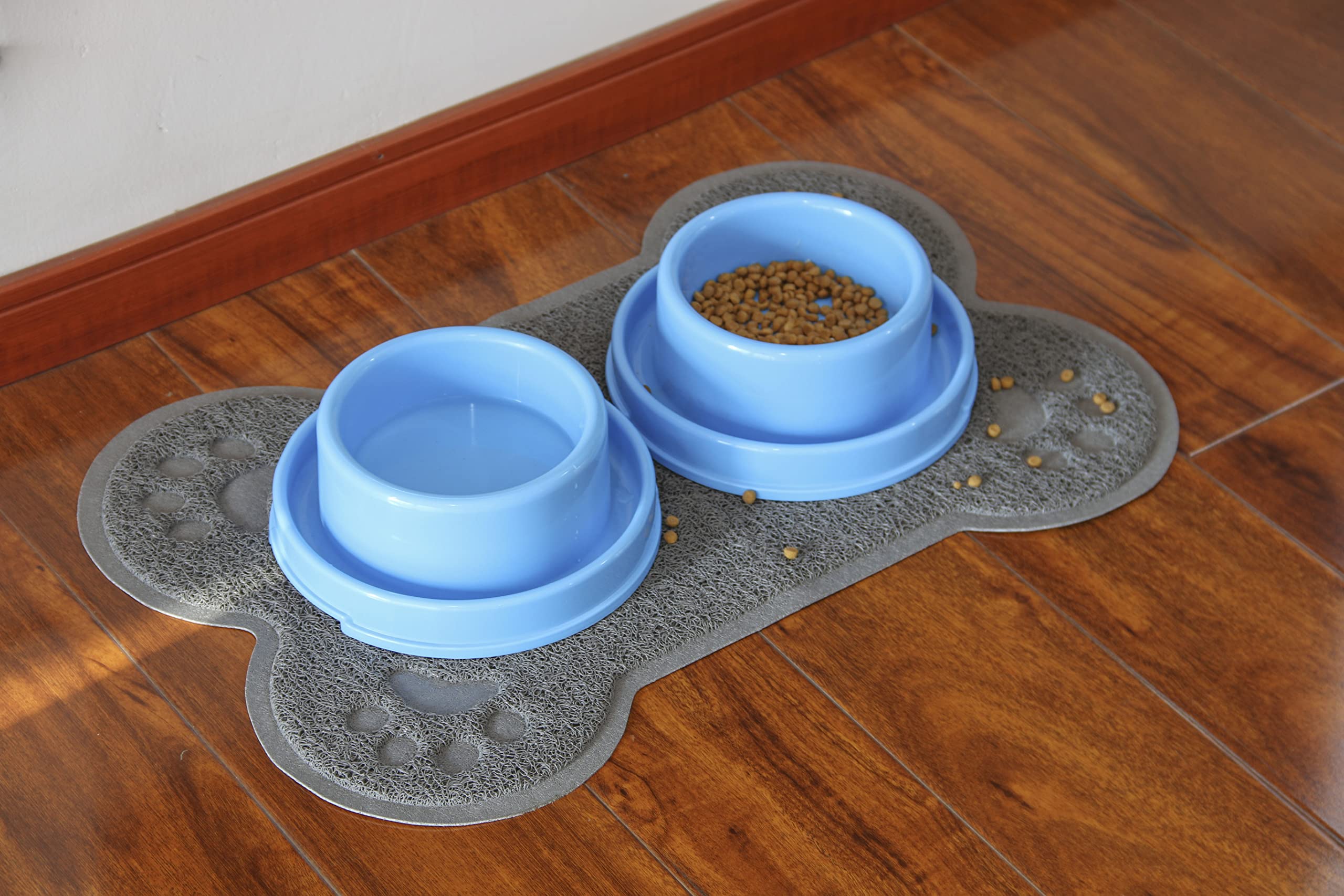**Pet Feeding Mat for Large Dogs & Cats - Non-Slip, Waterproof Dog Bowl Mat for Food & Water - Easy to Clean Pet Placemat - Perfect for Messy Eaters & Spill Protection**    *(场景: Ideal for kitchens, outdoor feeding areas, or travel to keep floors clean and pets comfortable.)*