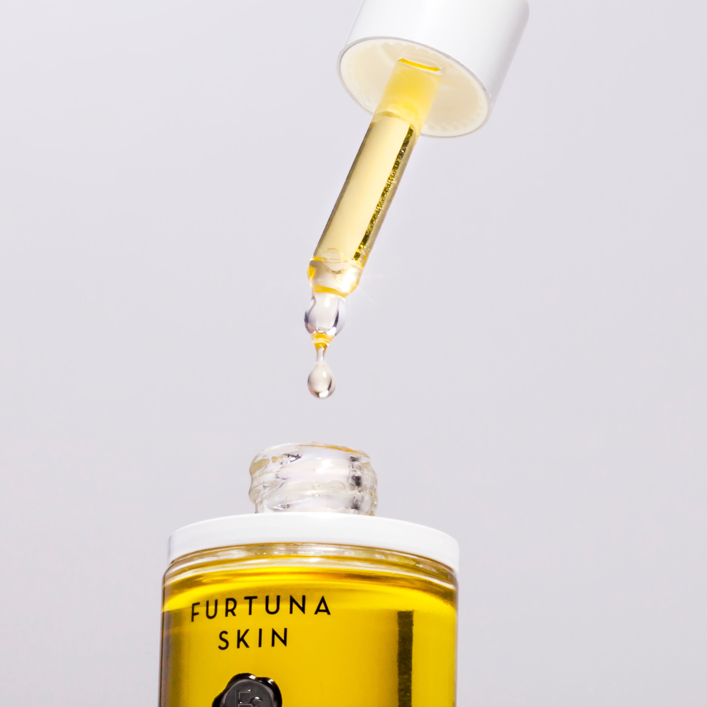 Due Alberi Biphase Hydrating Facial Oil for Dry & Sensitive Skin - Day & Night Moisturizer for Glowing Complexion | Perfect for Skincare Routine & Makeup Prep