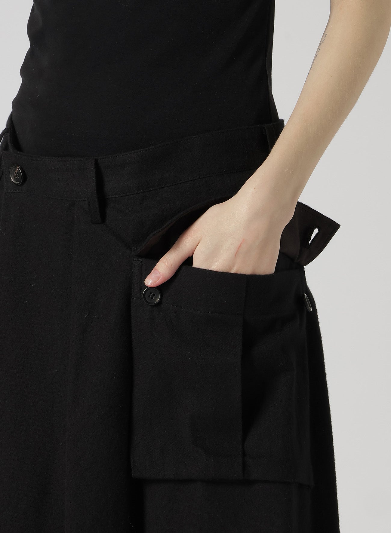 COTTON TWILL R WIDE TUCK CARGO SKIRT for Women - Stylish Utility Skirt with Pockets | Perfect for Casual Outfits, Hiking & Outdoor Adventures