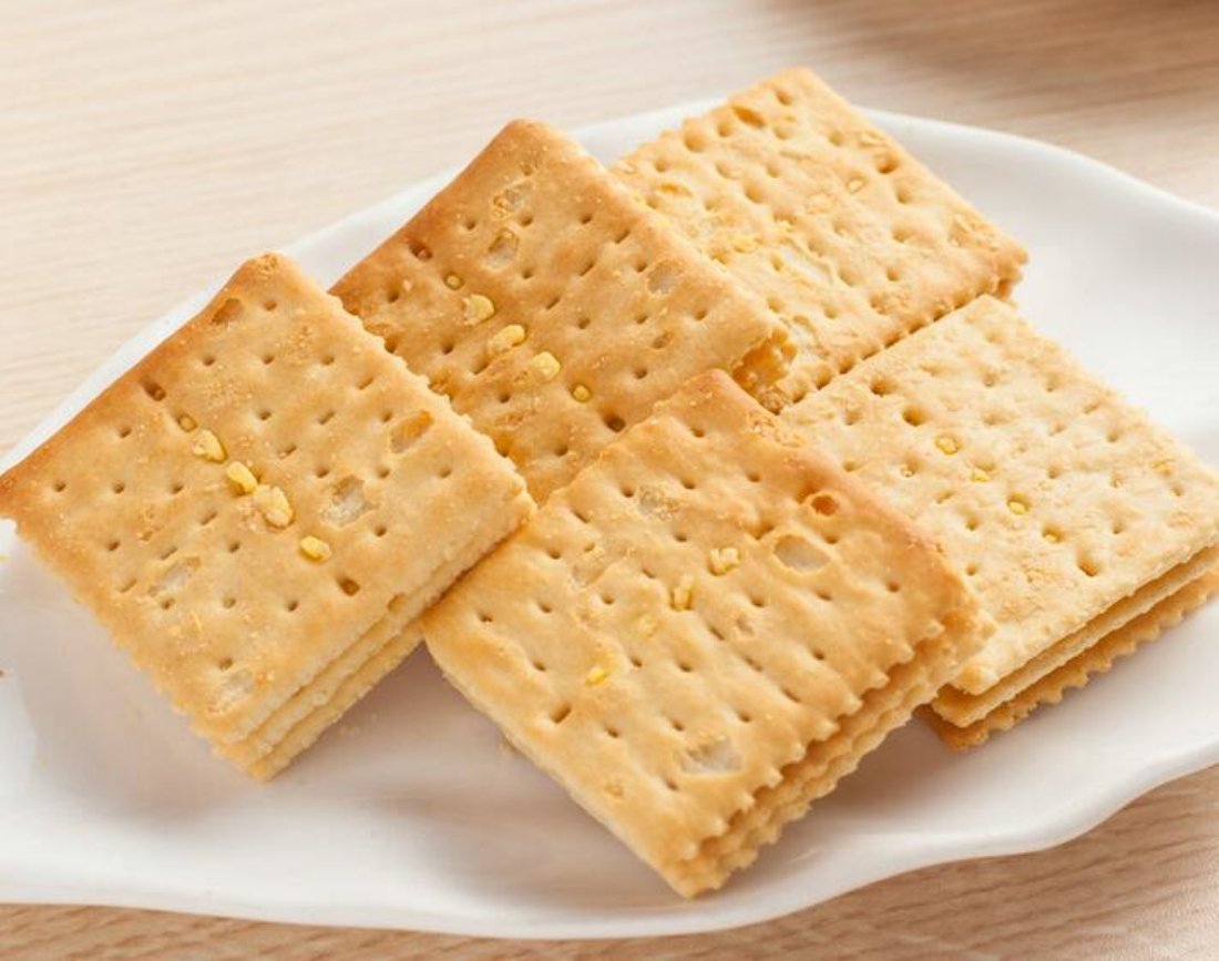 Vanilla & Chocolate Sandwich Soda Crackers - Baked Biscuit Snacks, 500g/17.6oz - Perfect for School Lunches, Office Snacks & Tea Time Treats