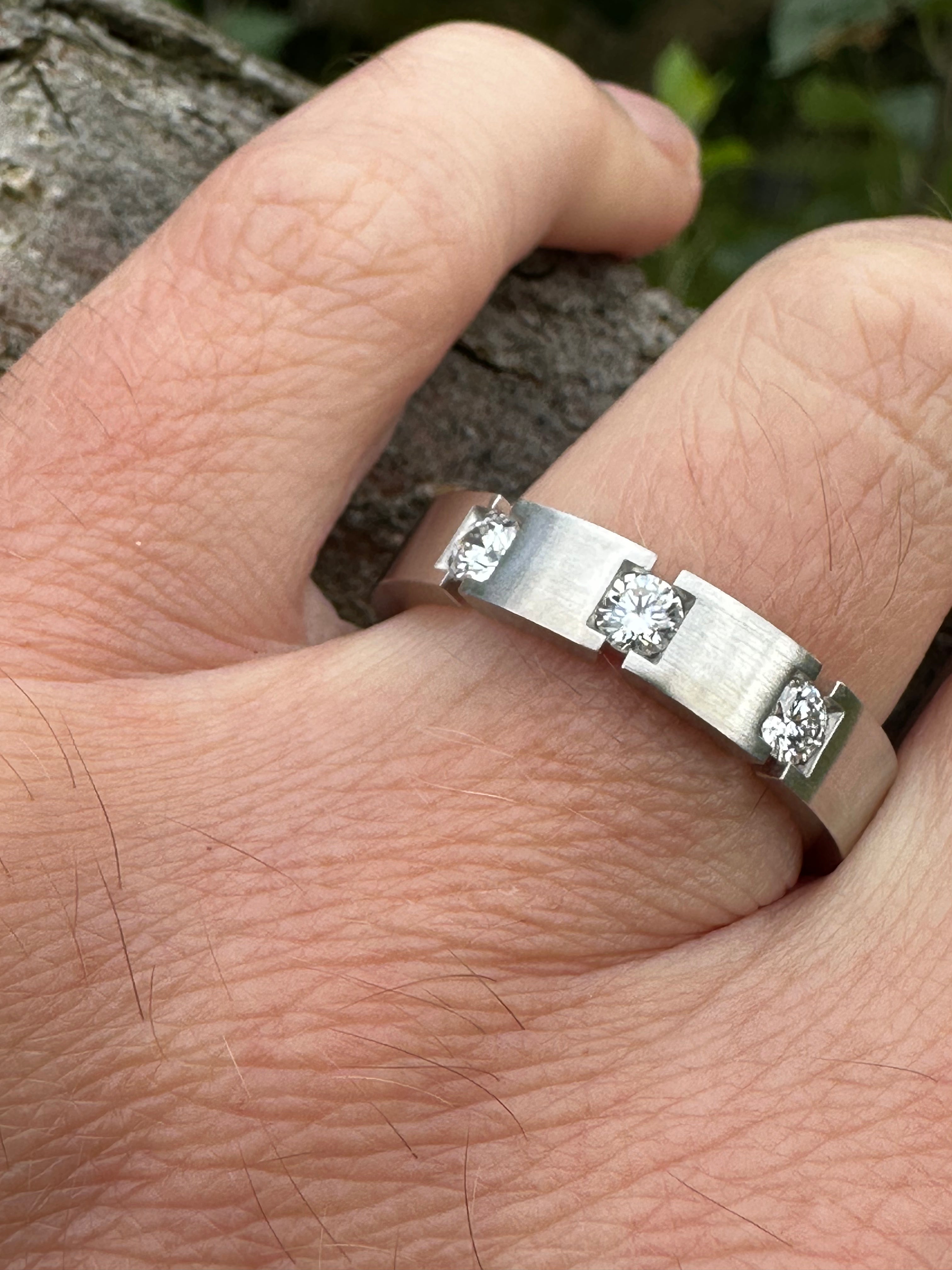 18ct White Gold TWVS 0.45ct 3-Brilliant Cut Diamond Wedding Band Ring - Size T - Perfect for Engagement, Anniversary & Special Occasion Gifts