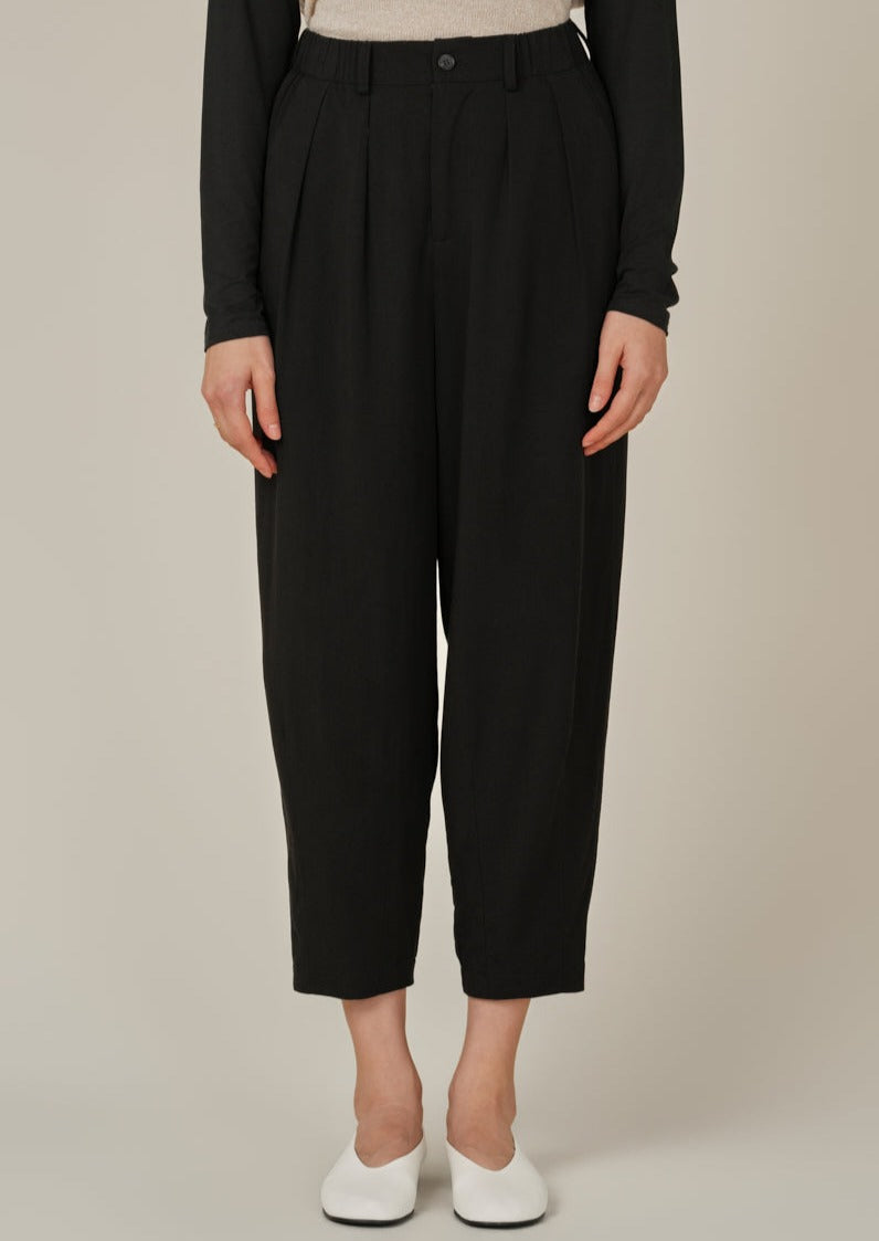 Stylish Tencel Barrel Pants for Women - Comfortable High Waist Wide Leg Trousers in Black | Perfect for Office, Casual Wear & Travel