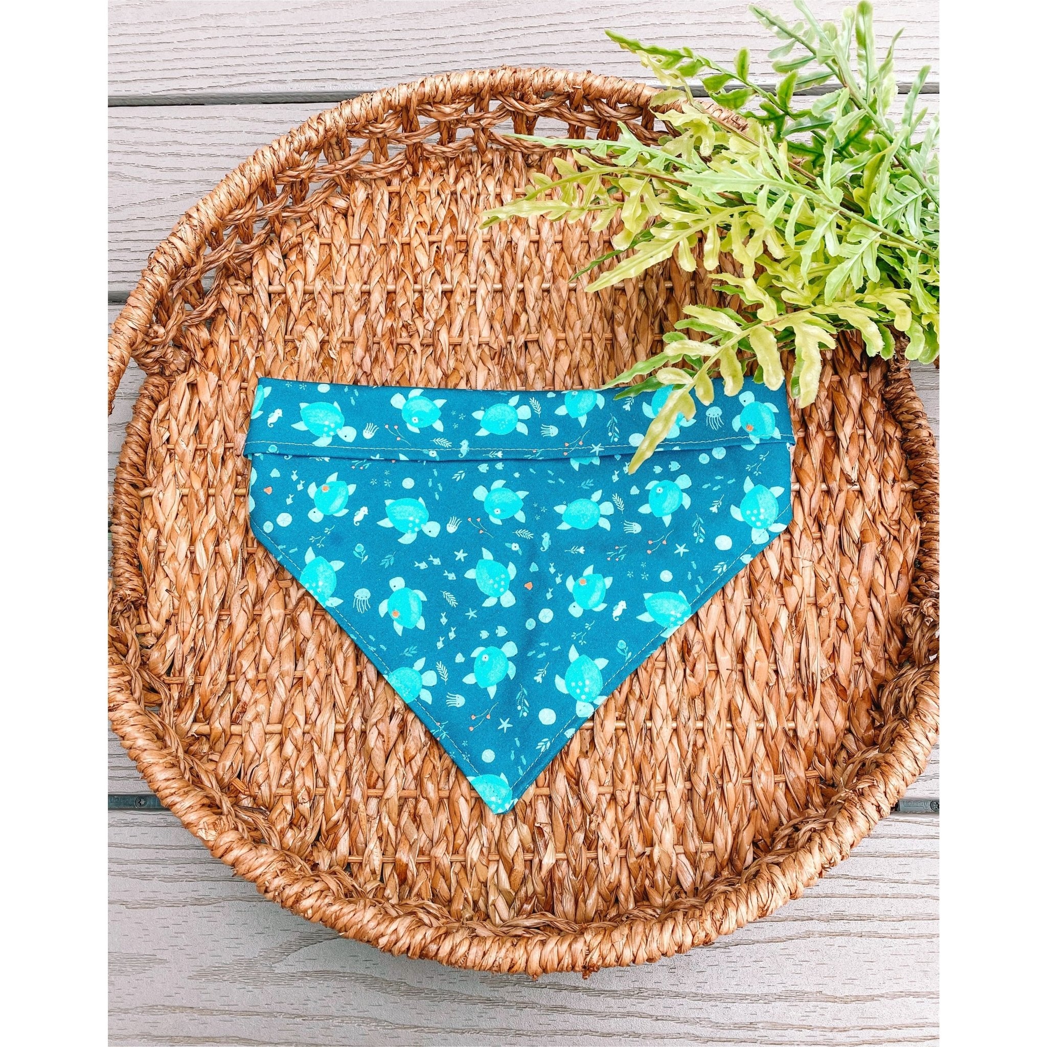 Turtley Dude Bandana - Stylish Turtle Print Bandana for Men & Women - Perfect for Outdoor Activities, Hiking, and Casual Fashion