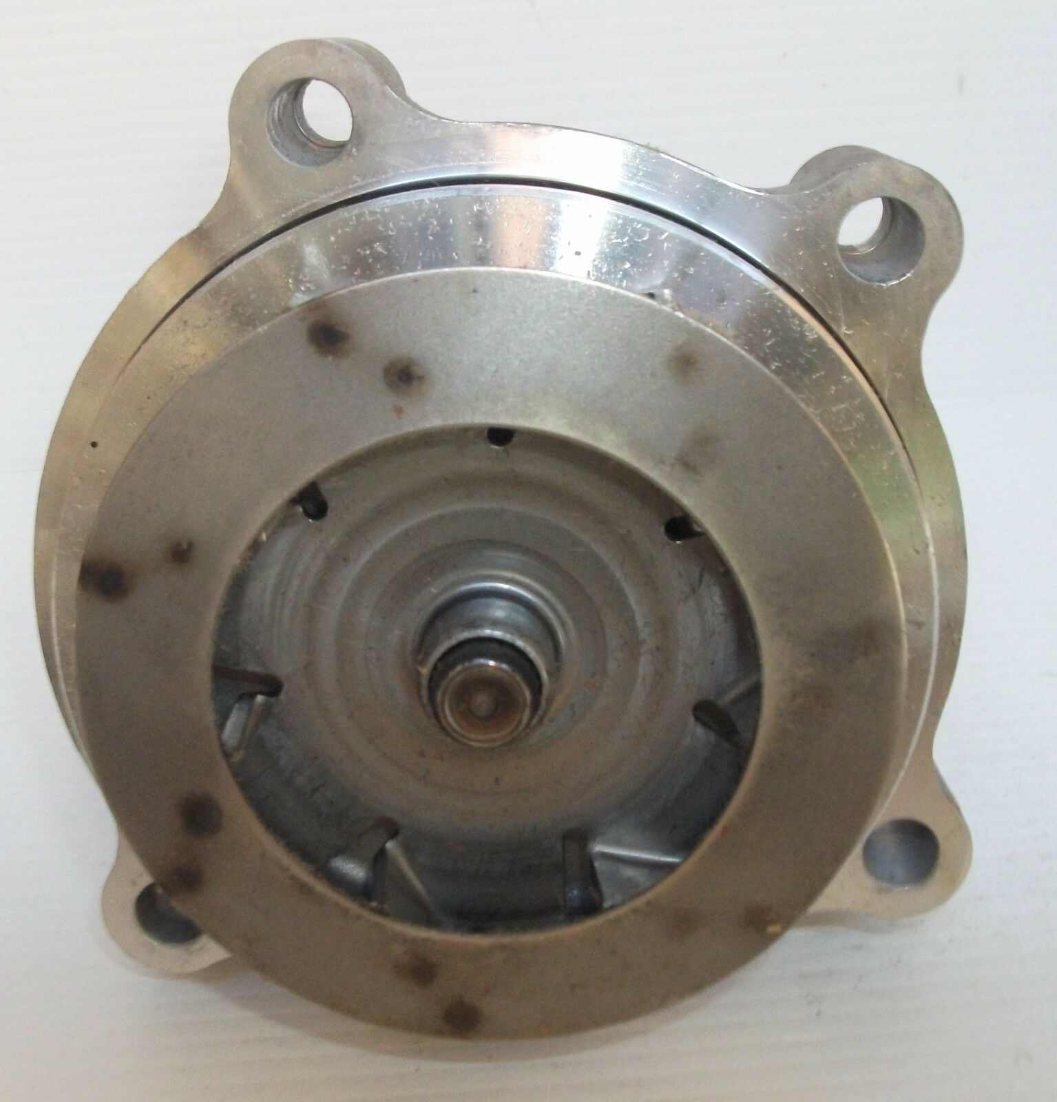 High-Performance BA BF FG V8 Ford Water Pump - Replacement for Ford Vehicles - Ideal for Engine Cooling & Maintenance