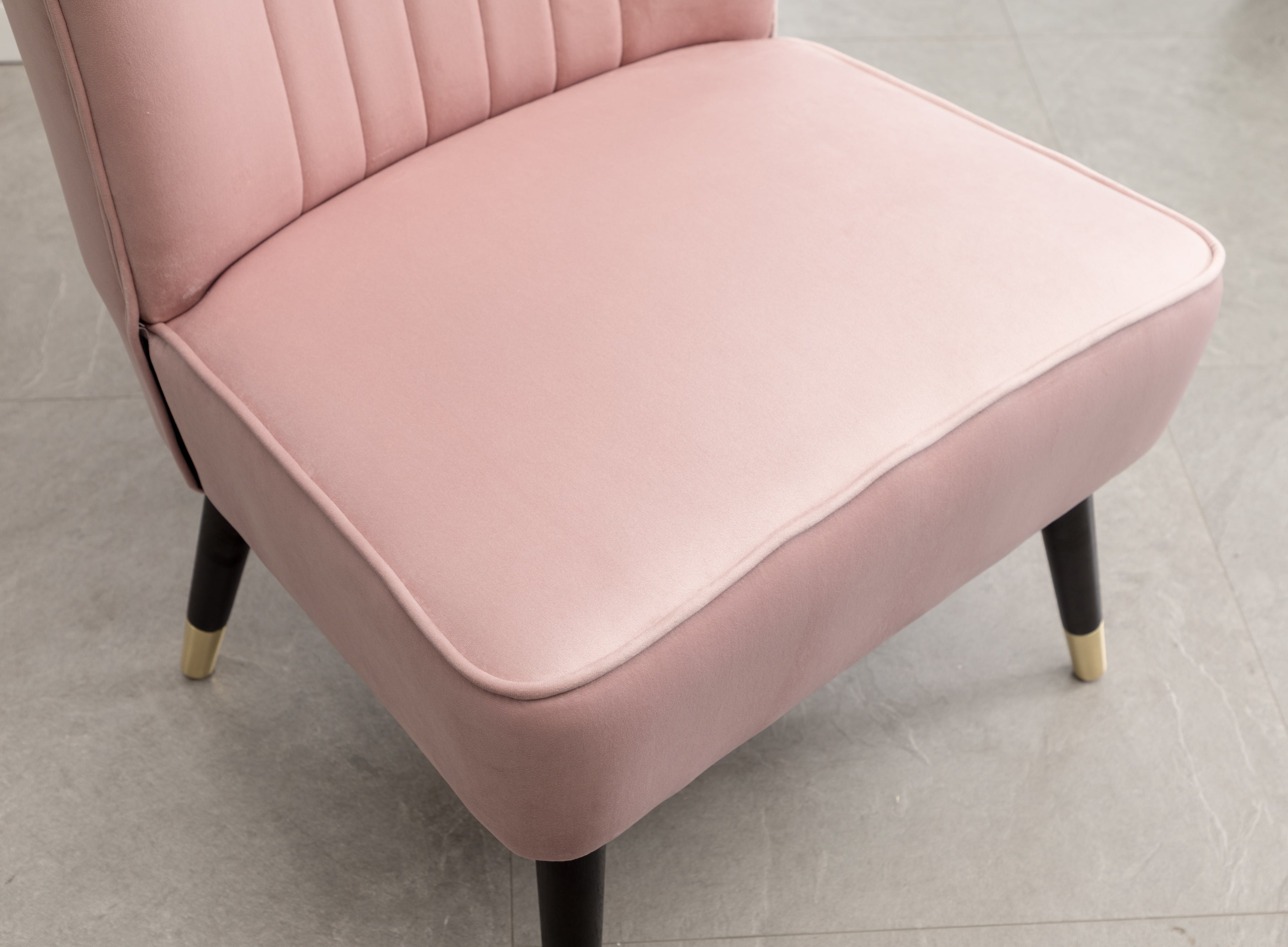 Roundhill Furniture Elon Contemporary Velvet Upholstered Accent Chair - Modern Lounge Chair for Living Room, Bedroom & Office - Soft Velvet Fabric with Sturdy Wooden Legs - Perfect for Reading Nook, Guest Seating or Home Decor