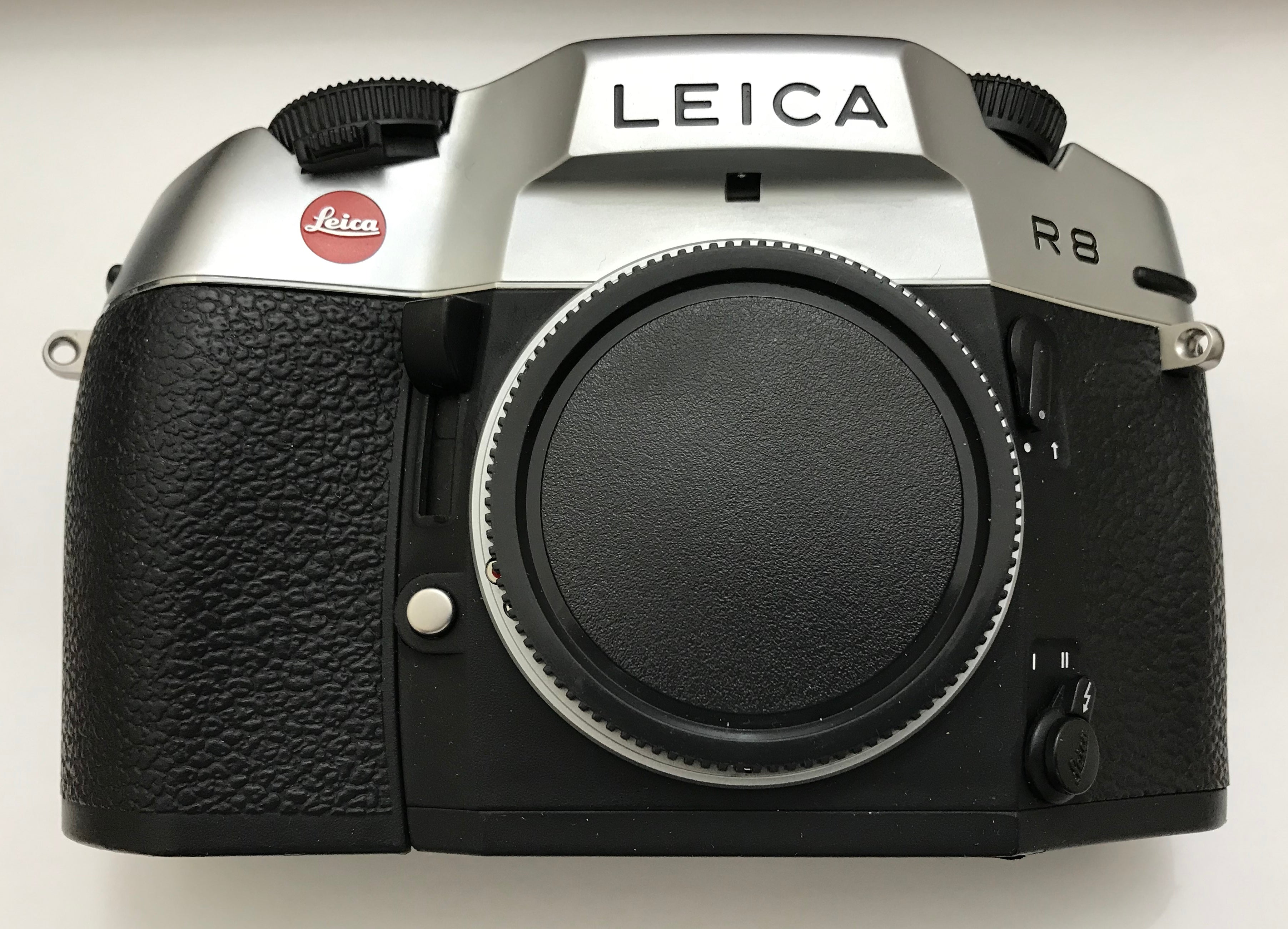 Leica R8 35mm SLR Manual Focus Film Camera Body (Silver) - Vintage Classic Photography - Excellent Used Condition for Professional Photographers & Collectors - Perfect for Street, Portrait & Landscape Photography