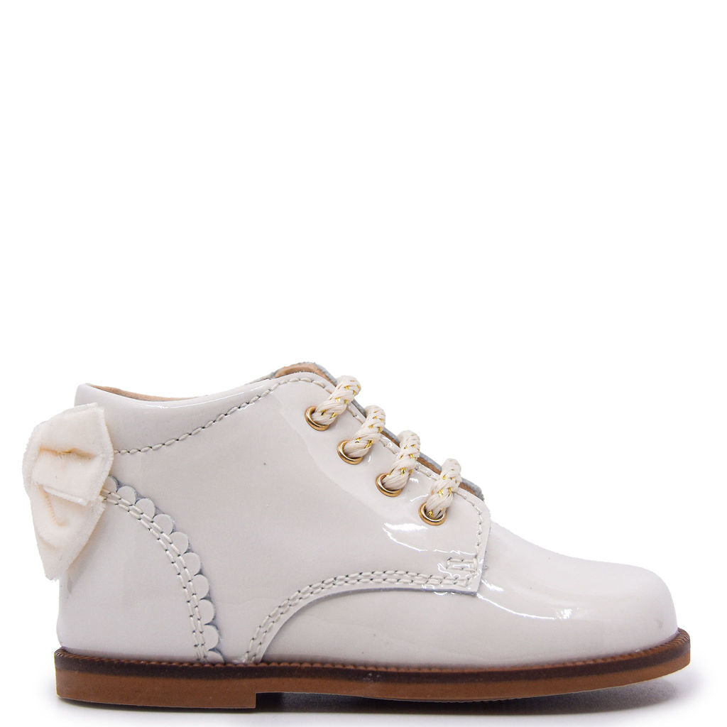 Beberlis Off White Patent Leather Bow Baby Booties - Soft & Stylish First Walkers for Newborns & Infants - Perfect for Photo Shoots, Special Occasions & Everyday Wear