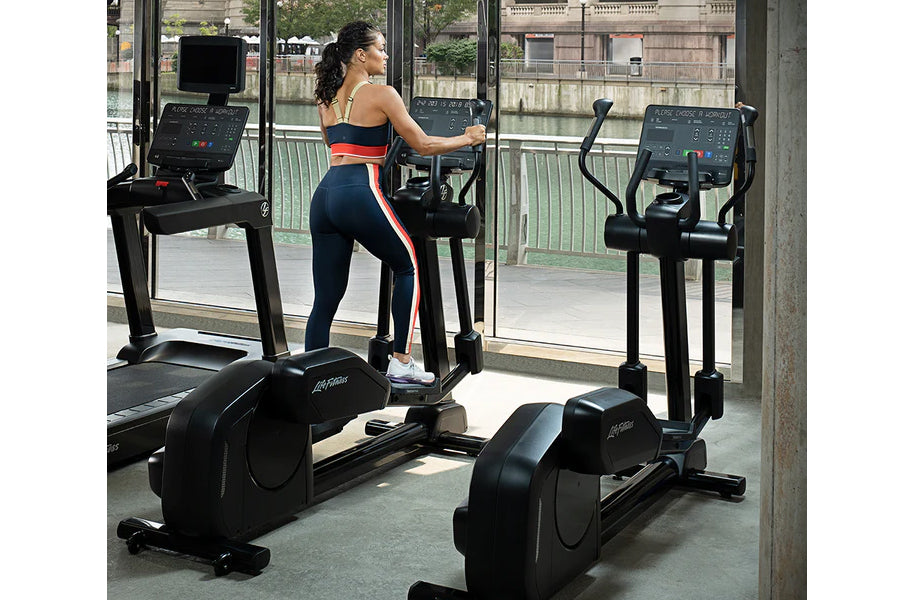 Life Fitness Club Series+ Elliptical Cross Trainer - Premium Cardio Machine for Home & Gym Workouts - Perfect for Weight Loss & Full-Body Training