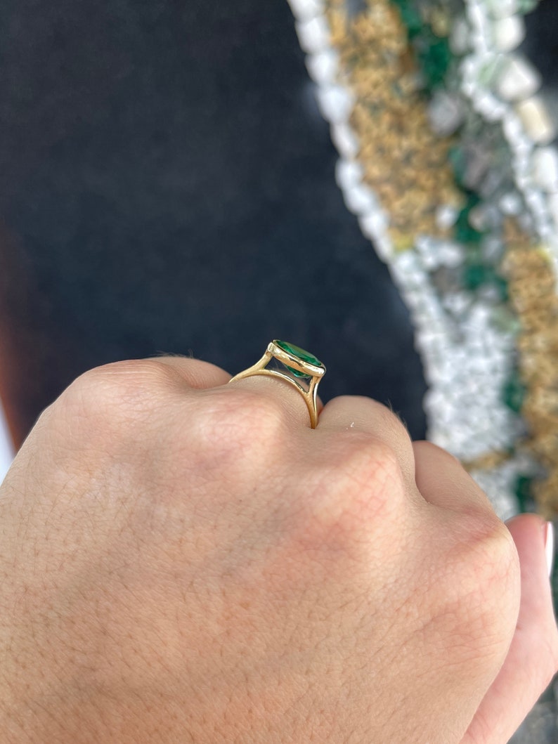 2.75ct 18K Yellow Gold East-West Oval Vivid Green Emerald Solitaire Bezel Promise Ring - Stackable, Anniversary Gift, Engagement Jewelry for Her