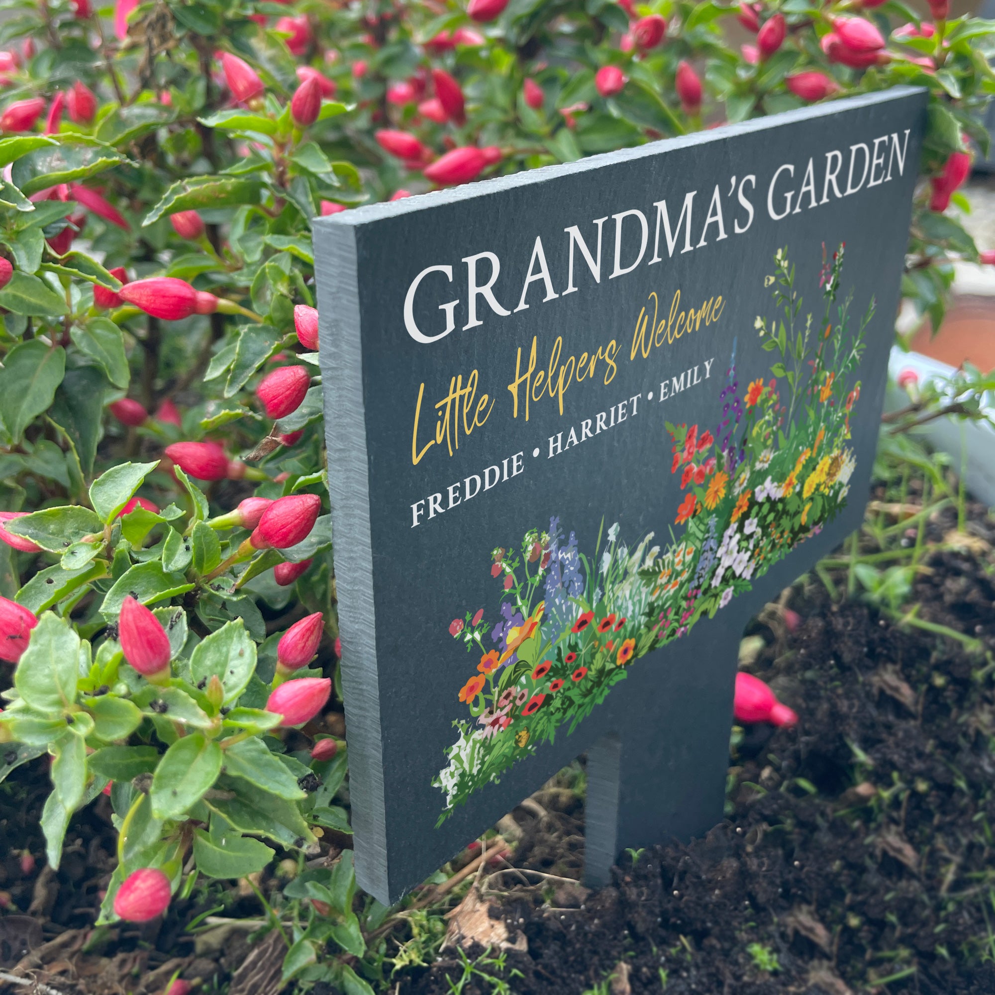 Personalized Little Helpers Welcome Garden Marker - Custom Plant Labels for Kids Gardening, DIY Garden Signs, Outdoor Decor - Perfect for Home Gardens, School Projects & Gift Ideas