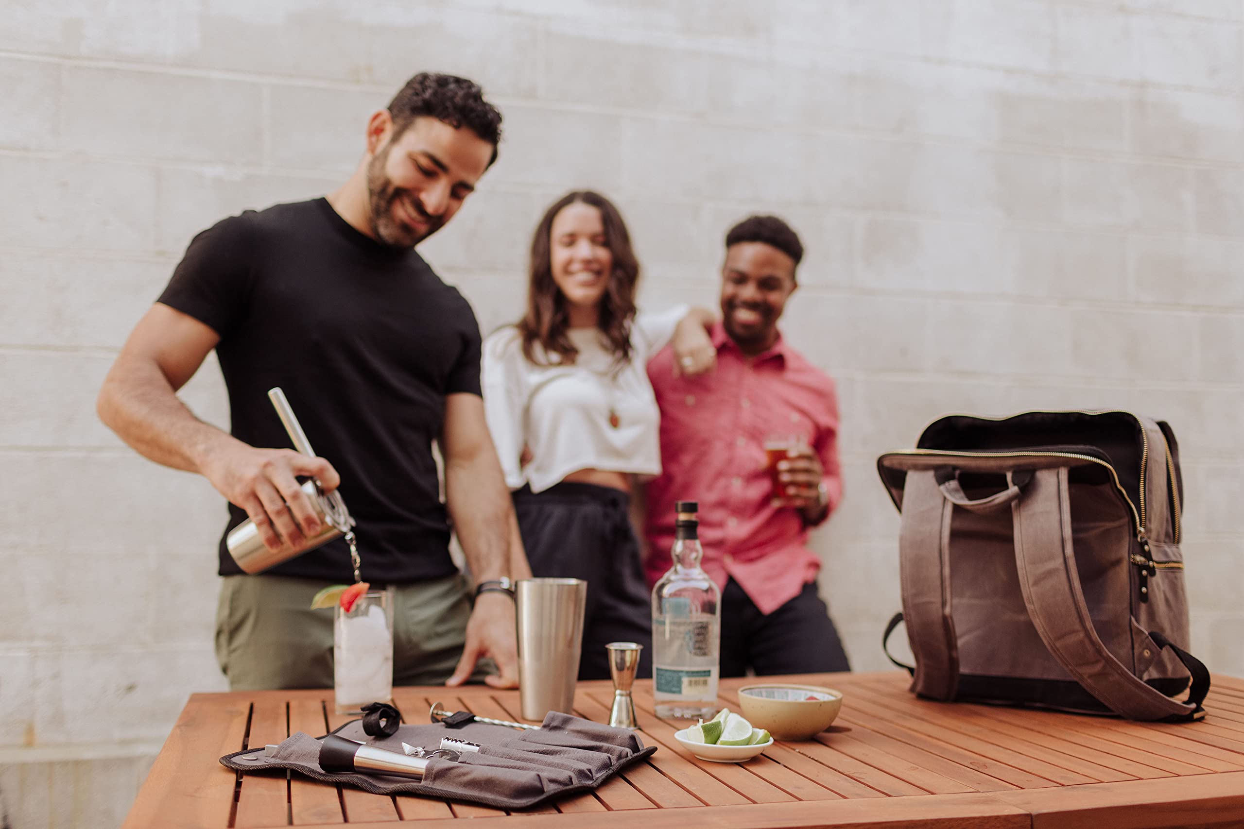 **PICNIC TIME Bar Backpack – 16-Piece Portable Cocktail Set with Cocktail Shaker, Insulated Bar Case (Gray) – Perfect for Outdoor Parties, Camping & Travel**