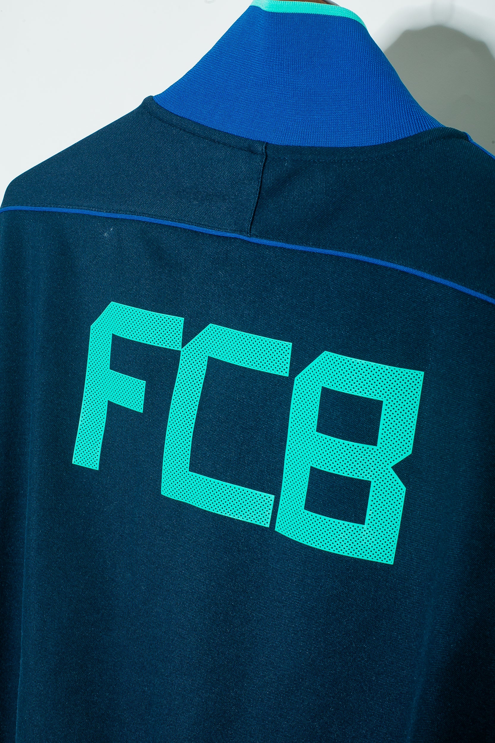 2009 FC Barcelona Jacket - Official Licensed Football Jersey, Size L - Perfect for Soccer Fans, Matchdays & Casual Wear