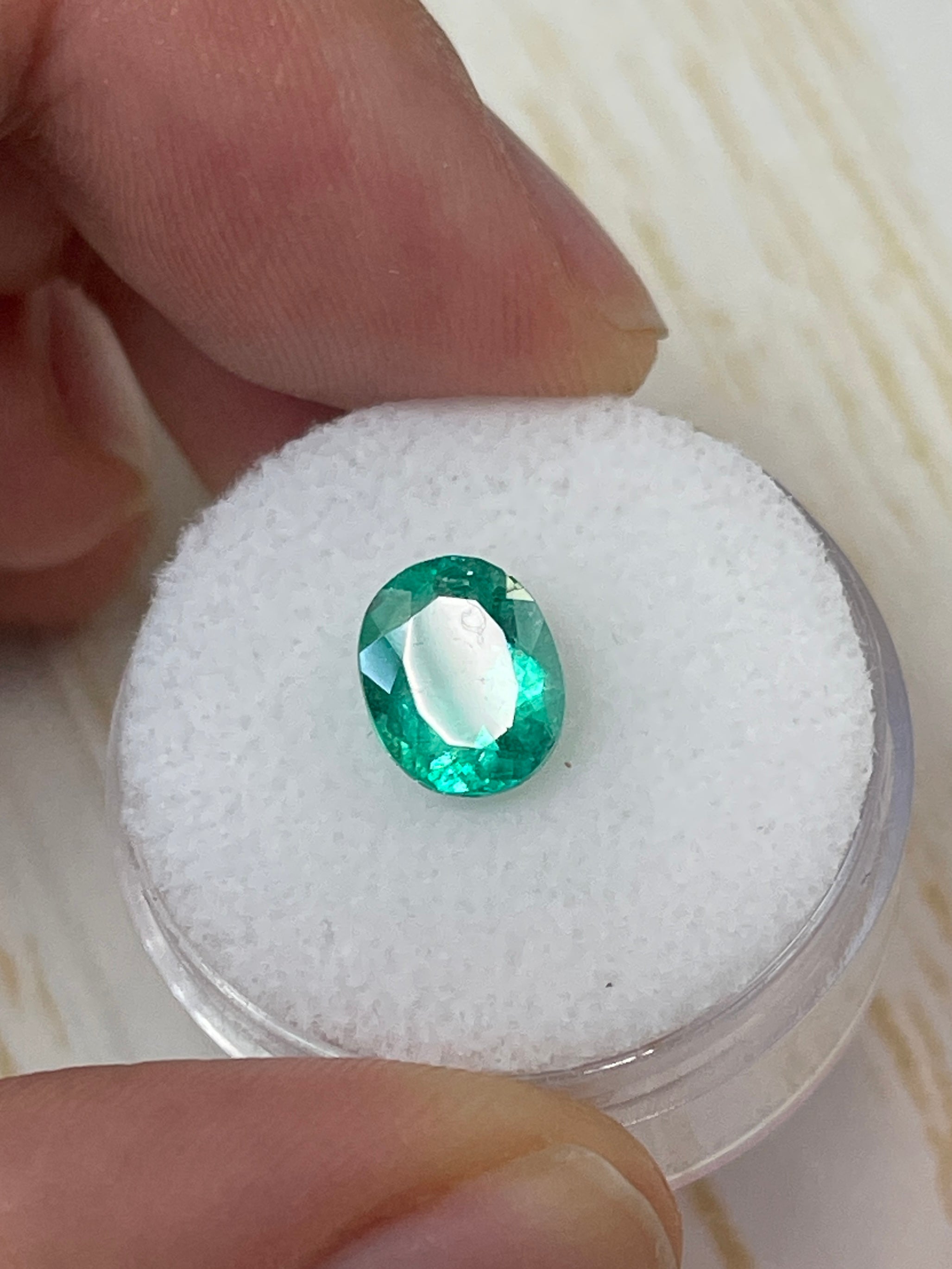 1.81 Carat 9x7mm Eye-Clean Bluish Green Natural Colombian Emerald Loose Gemstone - Oval Cut for Jewelry Making, Engagement Rings & Fine Collections