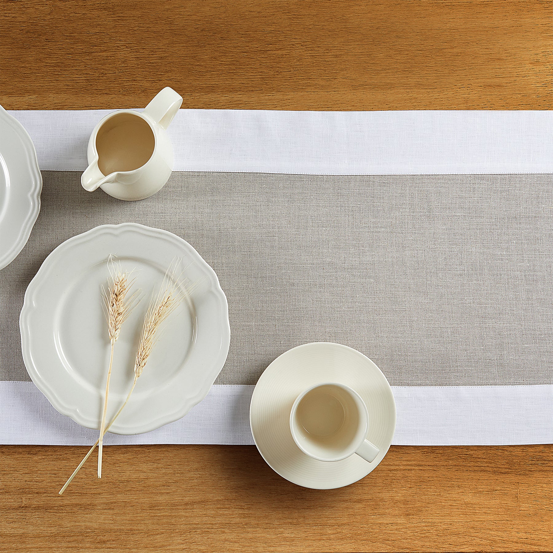 Stylish Contempo Table Runner for Dining & Decor - Elegant Home Tablecloth for Parties, Weddings & Holidays