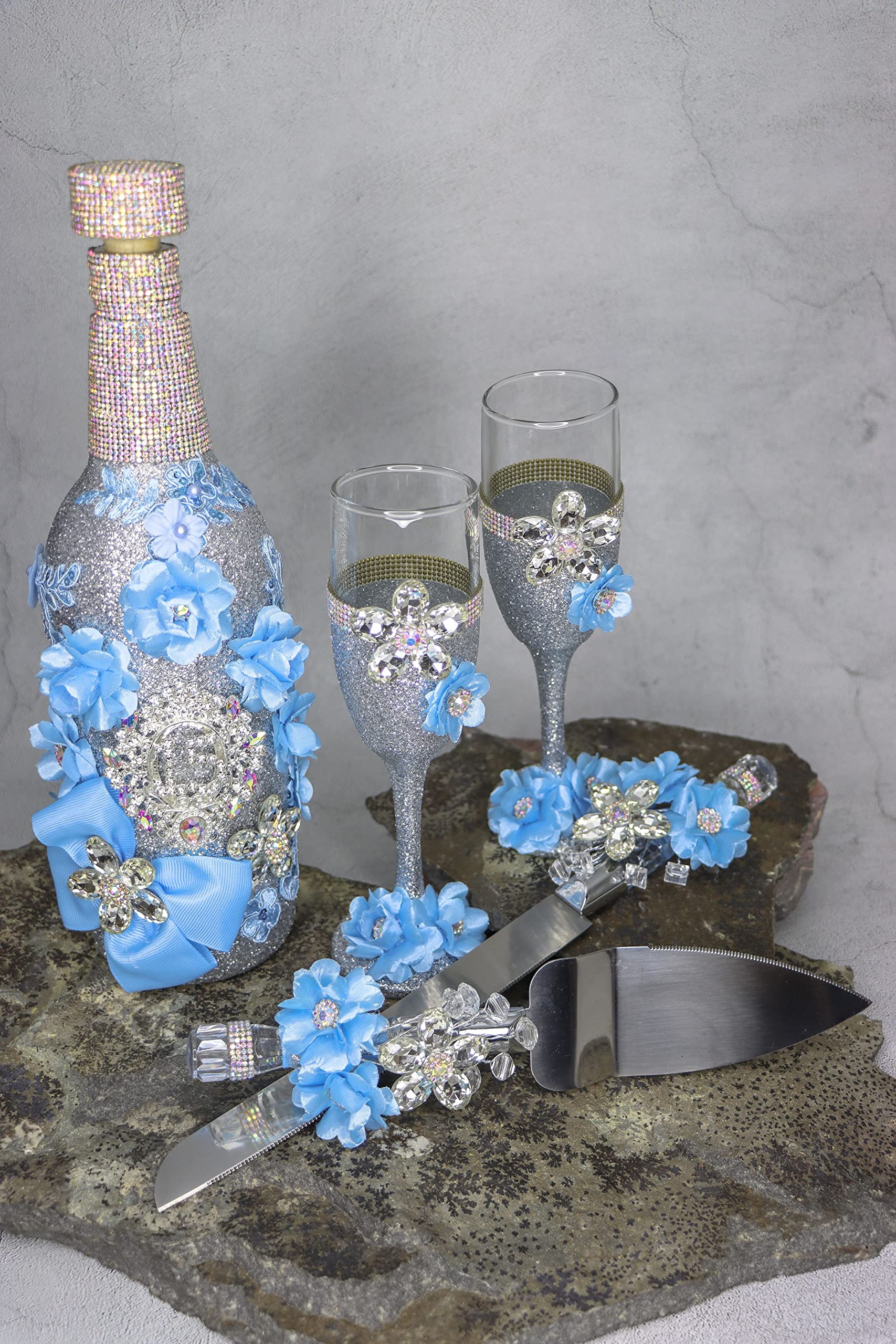 Elegant Quinceañera & Sweet 16 Champagne Glass Toasting Set - Red & Gold Flutes for Celebrations, Parties & Special Occasions - Perfect for Weddings, Anniversaries & Milestone Events (Set of 6)