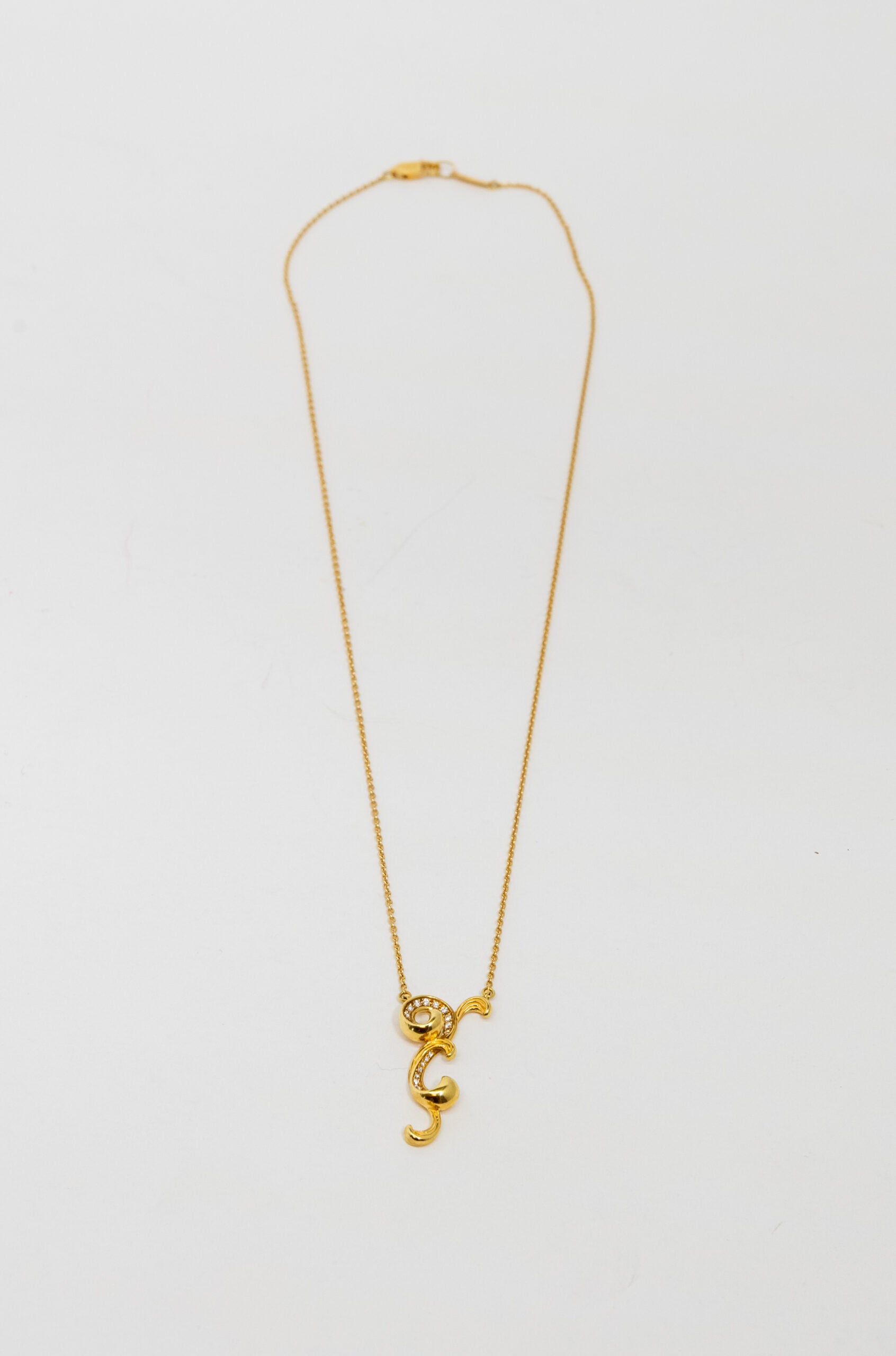 Carrera Y Carrera Origen 18K Yellow Gold Diamond Pendant Necklace for Women - Elegant Jewelry Gift for Anniversary, Birthday & Special Occasions